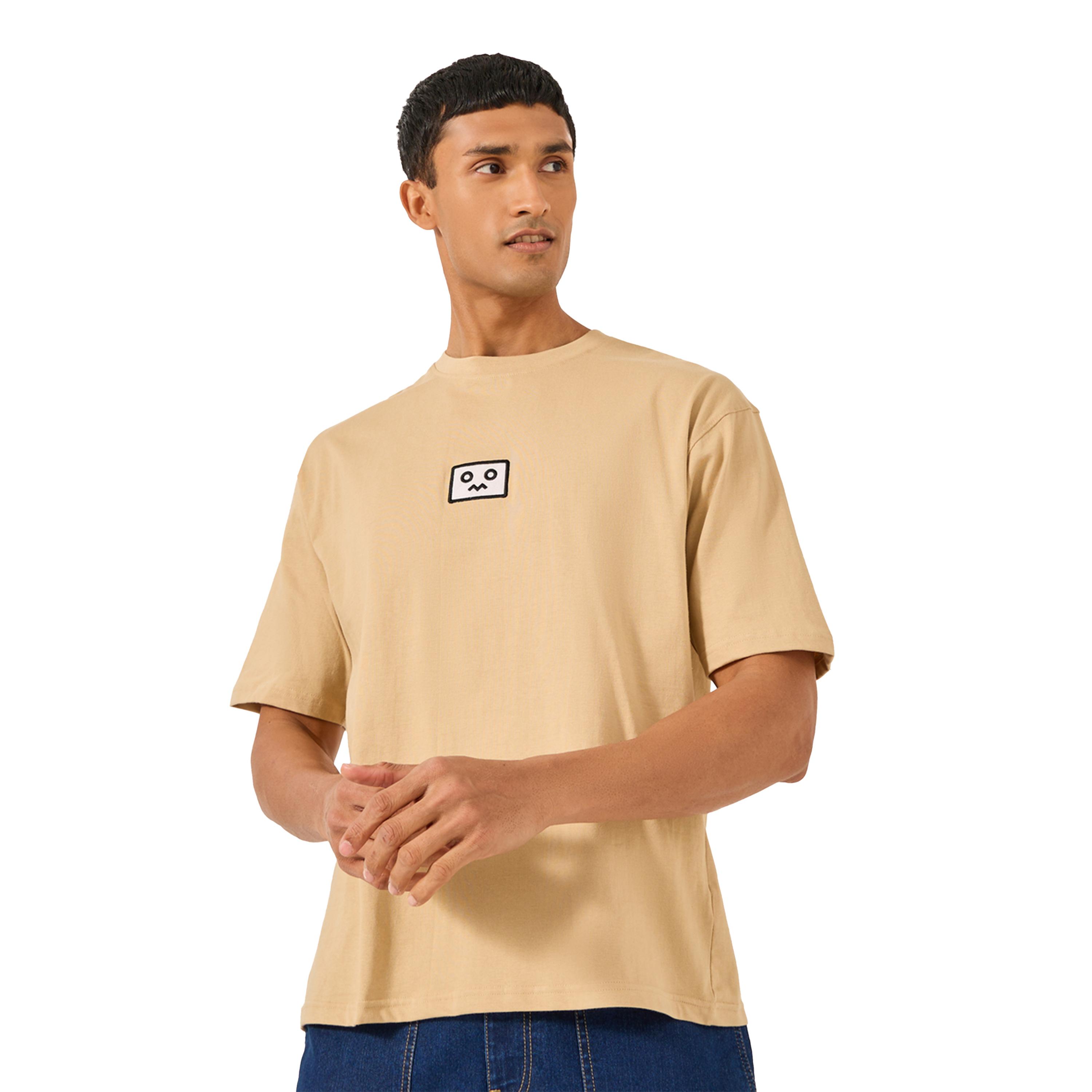 ستايلي - تي شيرت قطني كبير الحجم بتفاصيل شارة مطرزة-men-clothing-tshirtsandpolos-tshirts-image-1