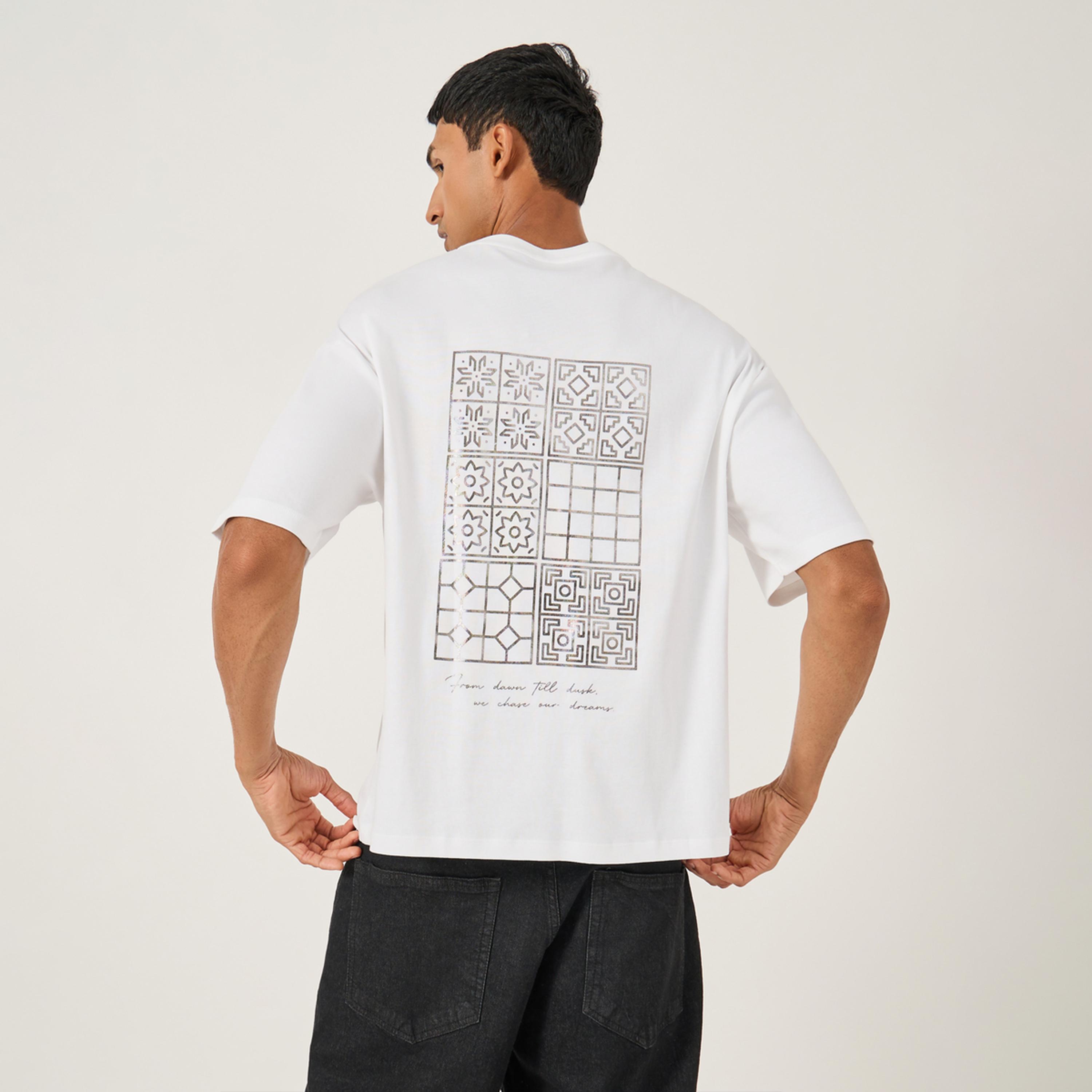 ستايلي - تي شيرت جرافيكي كبير الحجم برقبة دائرية-men-clothing-tshirtsandpolos-tshirts-image-5