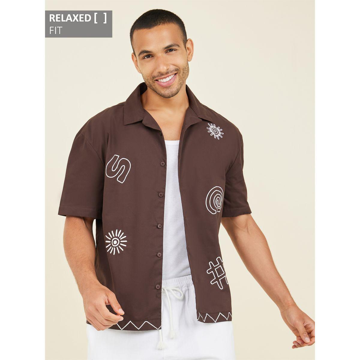 قميص بقصة مريحة مع تفاصيل مُطرّزة-men-clothing-shirts-image-1