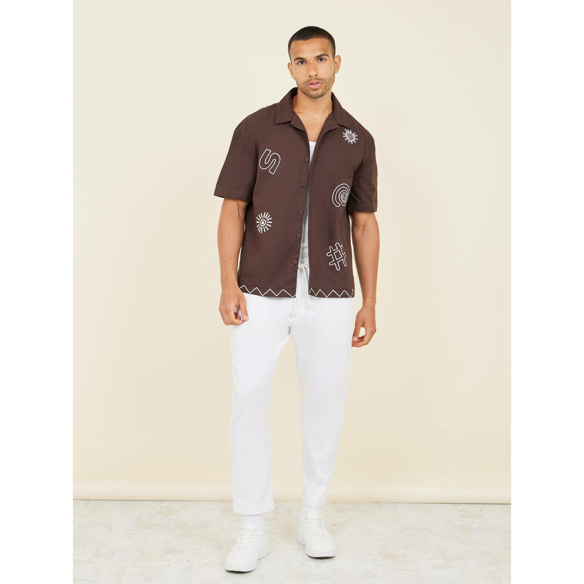 قميص بقصة مريحة مع تفاصيل مُطرّزة-men-clothing-shirts-image-3