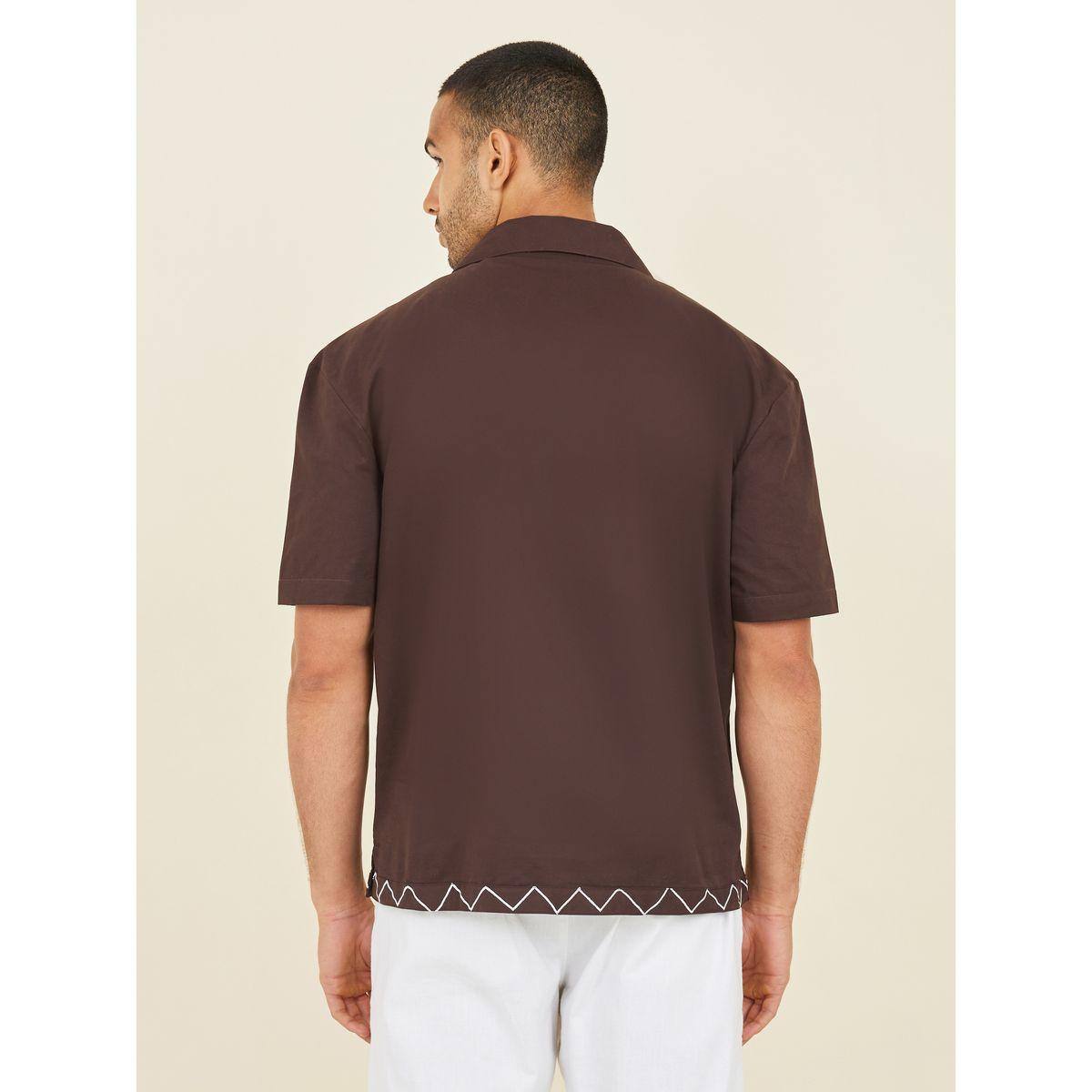قميص بقصة مريحة مع تفاصيل مُطرّزة-men-clothing-shirts-image-5