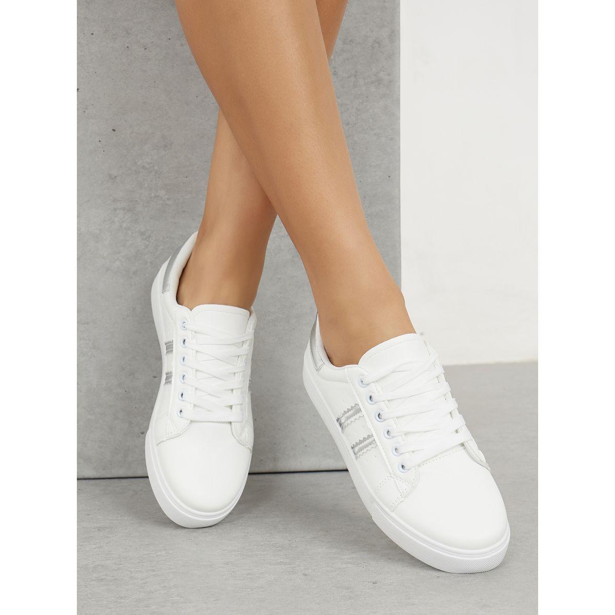 حذاء سنيكرز بتفاصيل خطوط ورباط غلق-women-shoes-sneakers-image-1