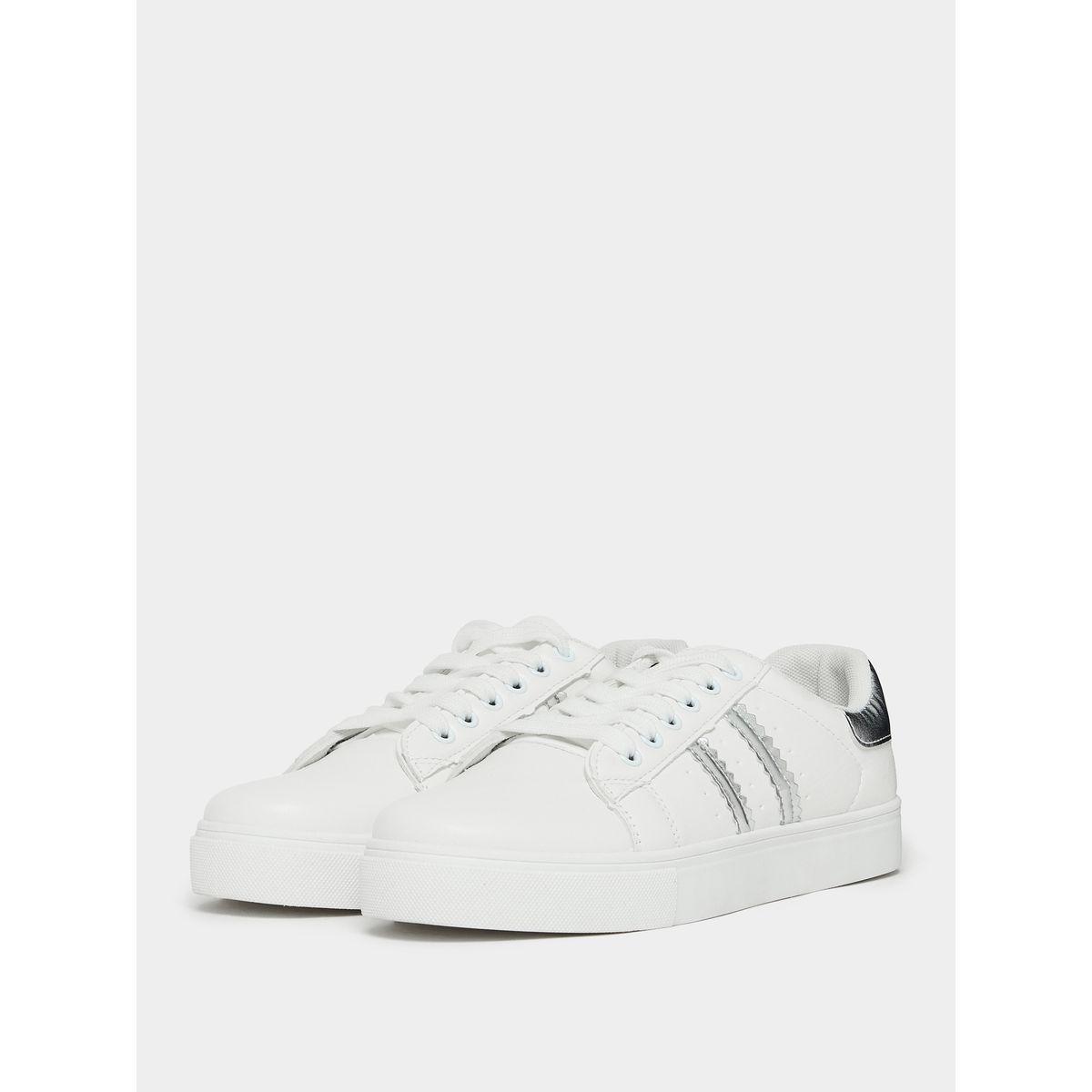 حذاء سنيكرز بتفاصيل خطوط ورباط غلق-women-shoes-sneakers-image-3