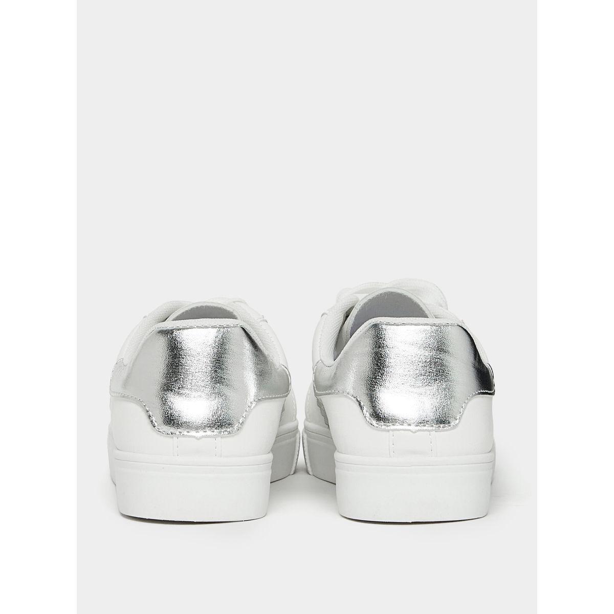 حذاء سنيكرز بتفاصيل خطوط ورباط غلق-women-shoes-sneakers-image-5