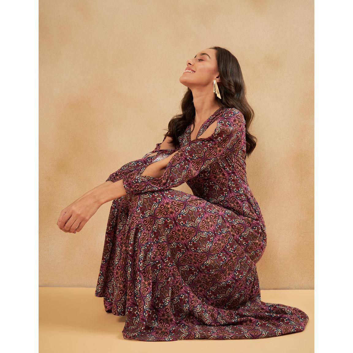 فستان طويل بكسرات واكمام بشق فِميلا × ستايلي-women-clothing-dresses-image-4