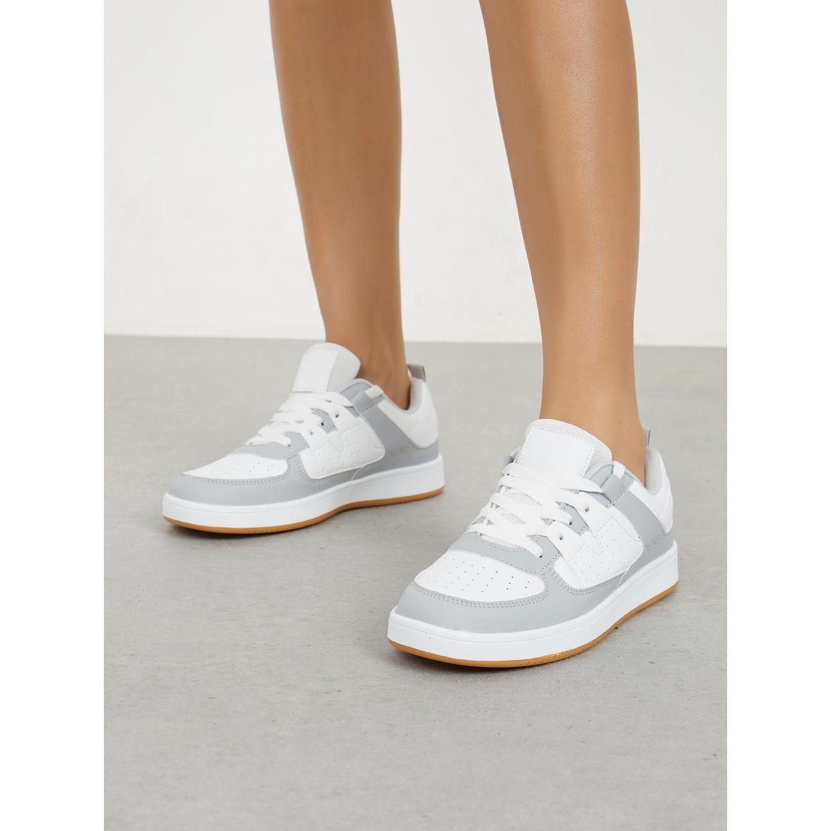 حذاء كاجوال بتفاصيل درزات-women-shoes-sneakers-image-1