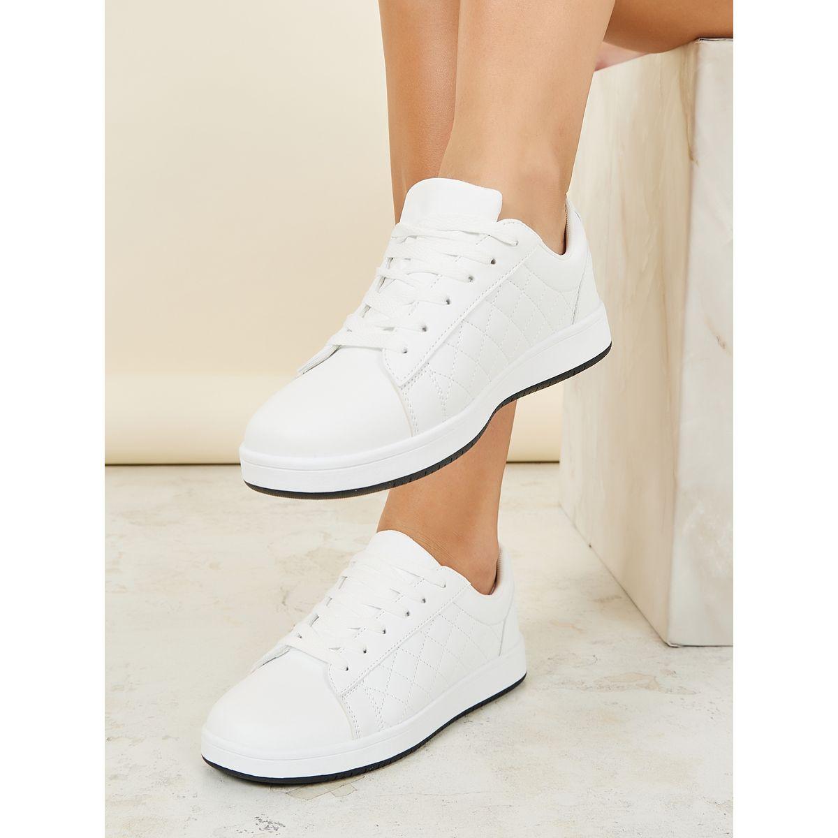 حذاء سنيكرز برباط غلق ودرزات-women-shoes-sneakers-image-1
