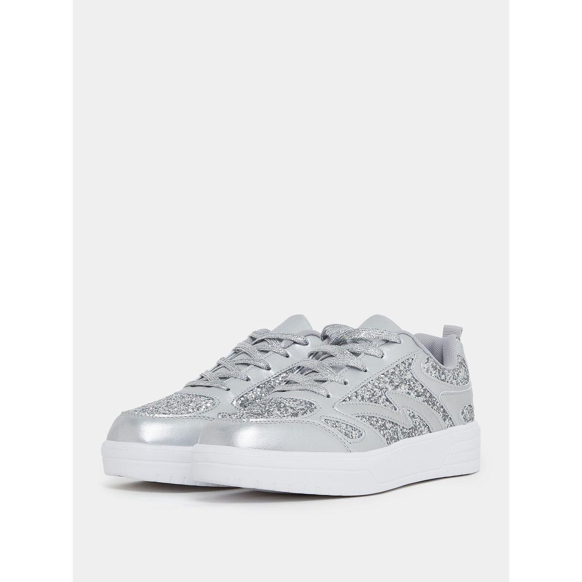 حذاء سنيكرز بتفاصيل براقة ورباط غلق-women-shoes-sneakers-image-3