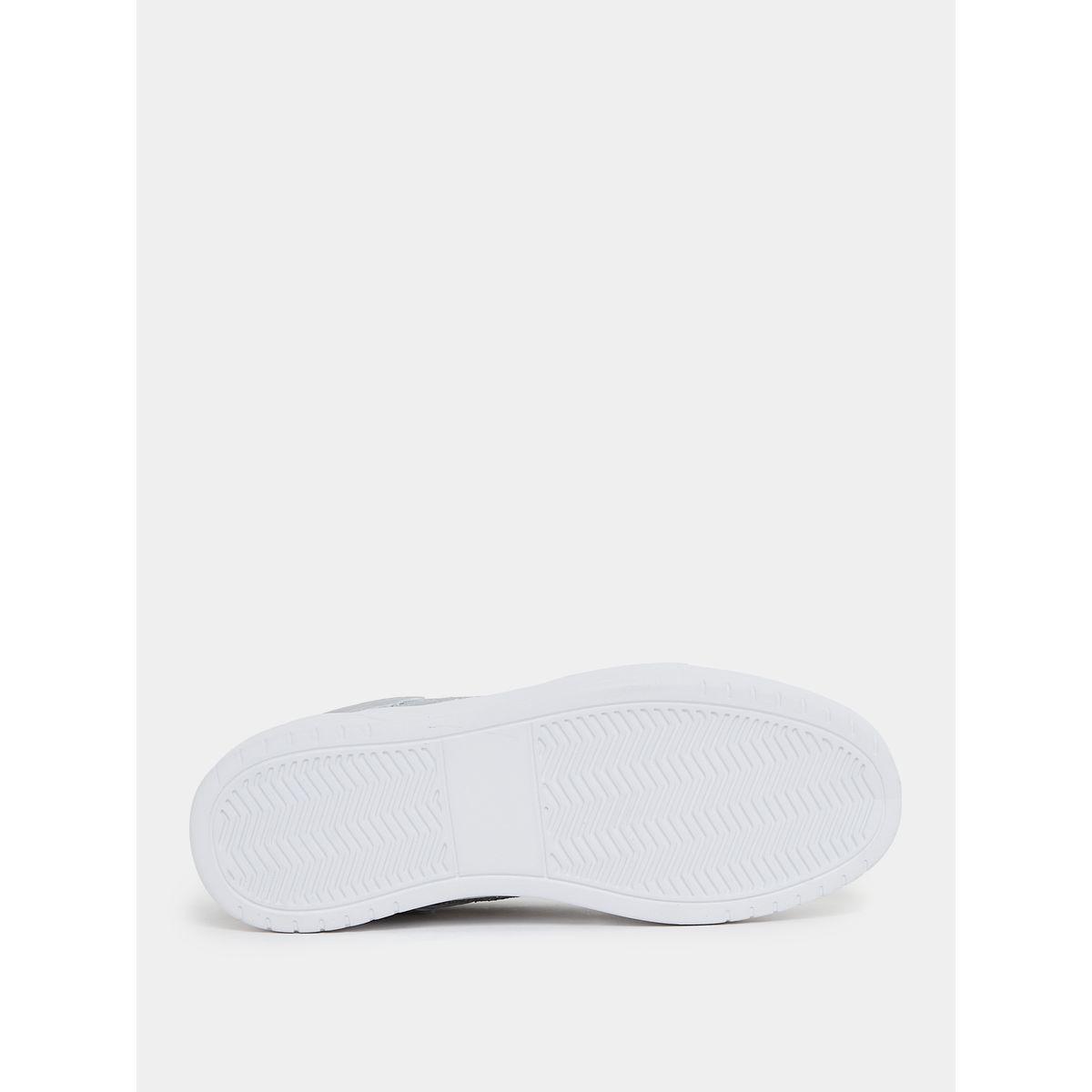 حذاء سنيكرز بتفاصيل براقة ورباط غلق-women-shoes-sneakers-image-7