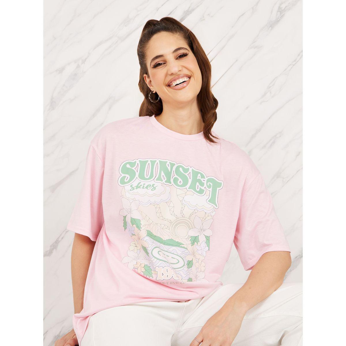 تيشيرت واسع بطبعة جرافيك مع اكتاف منخفضة-women-clothing-tshirts-image-1