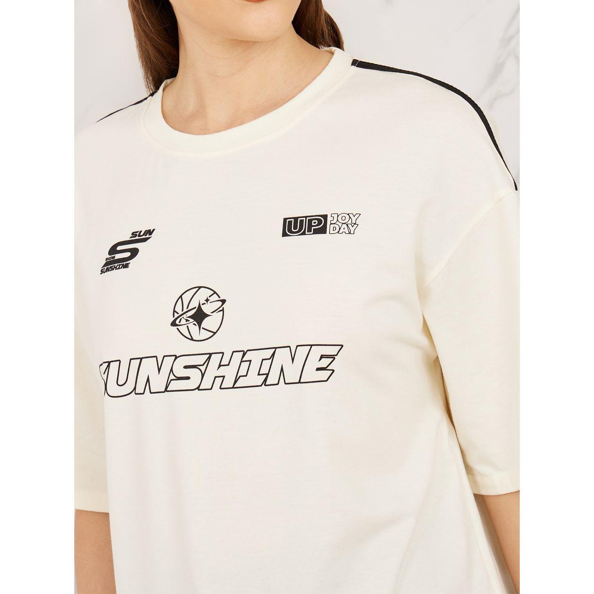 تيشيرت واسع بطبعة جرافيك مع اكتاف منخفضة-women-clothing-tshirts-image-3