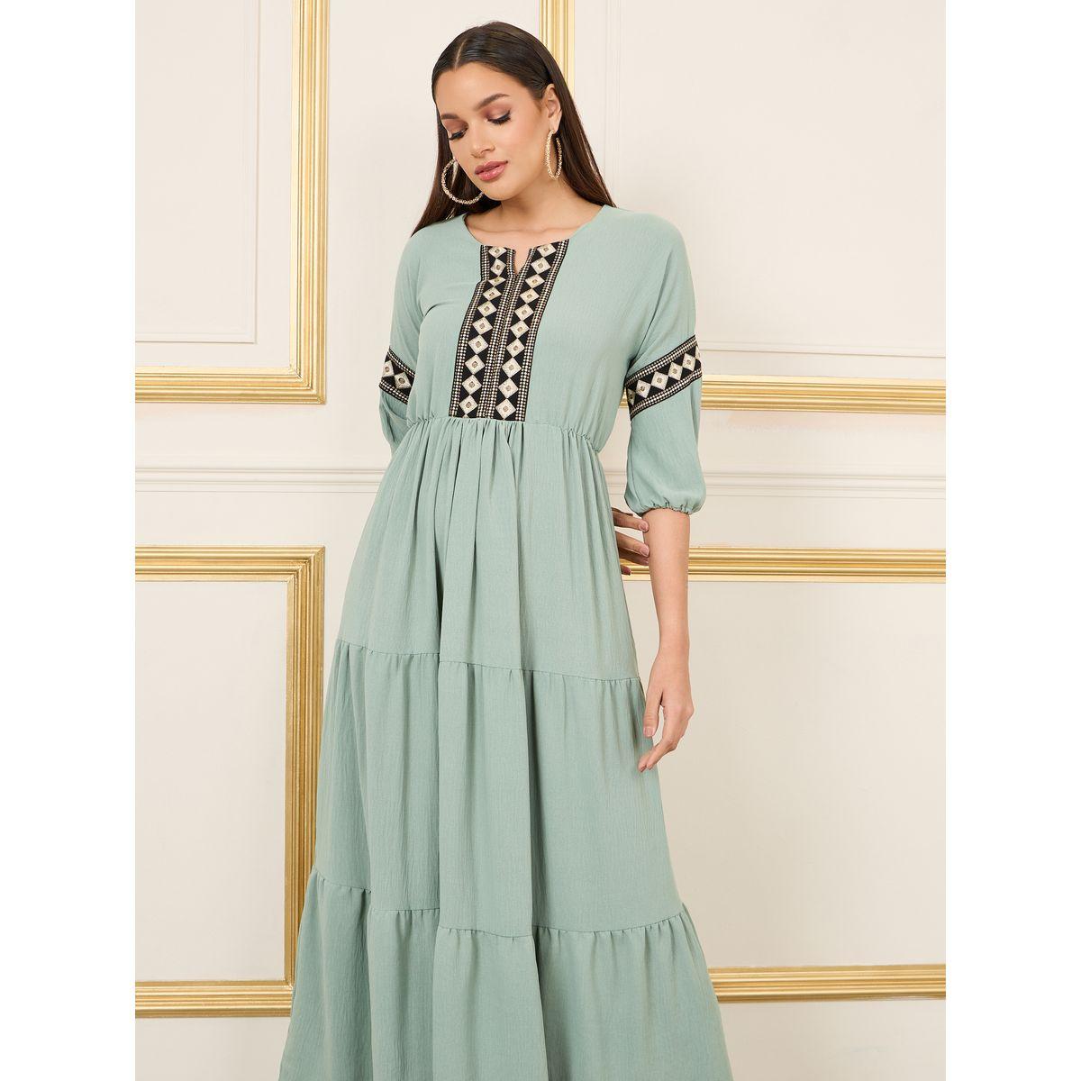فستان طويل بكسرات وتفاصيل مُطرّزة-women-clothing-dresses-image-2
