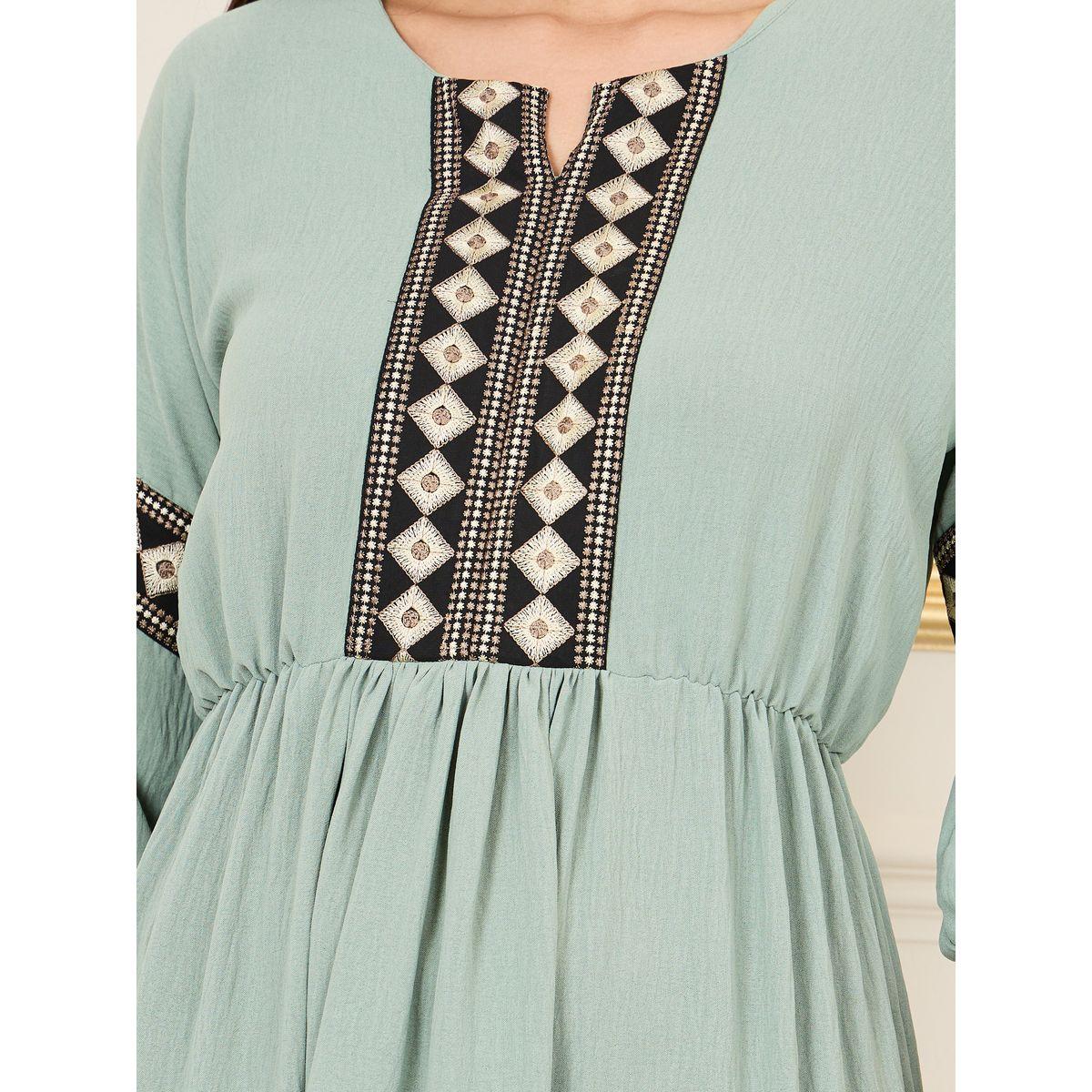 فستان طويل بكسرات وتفاصيل مُطرّزة-women-clothing-dresses-image-3