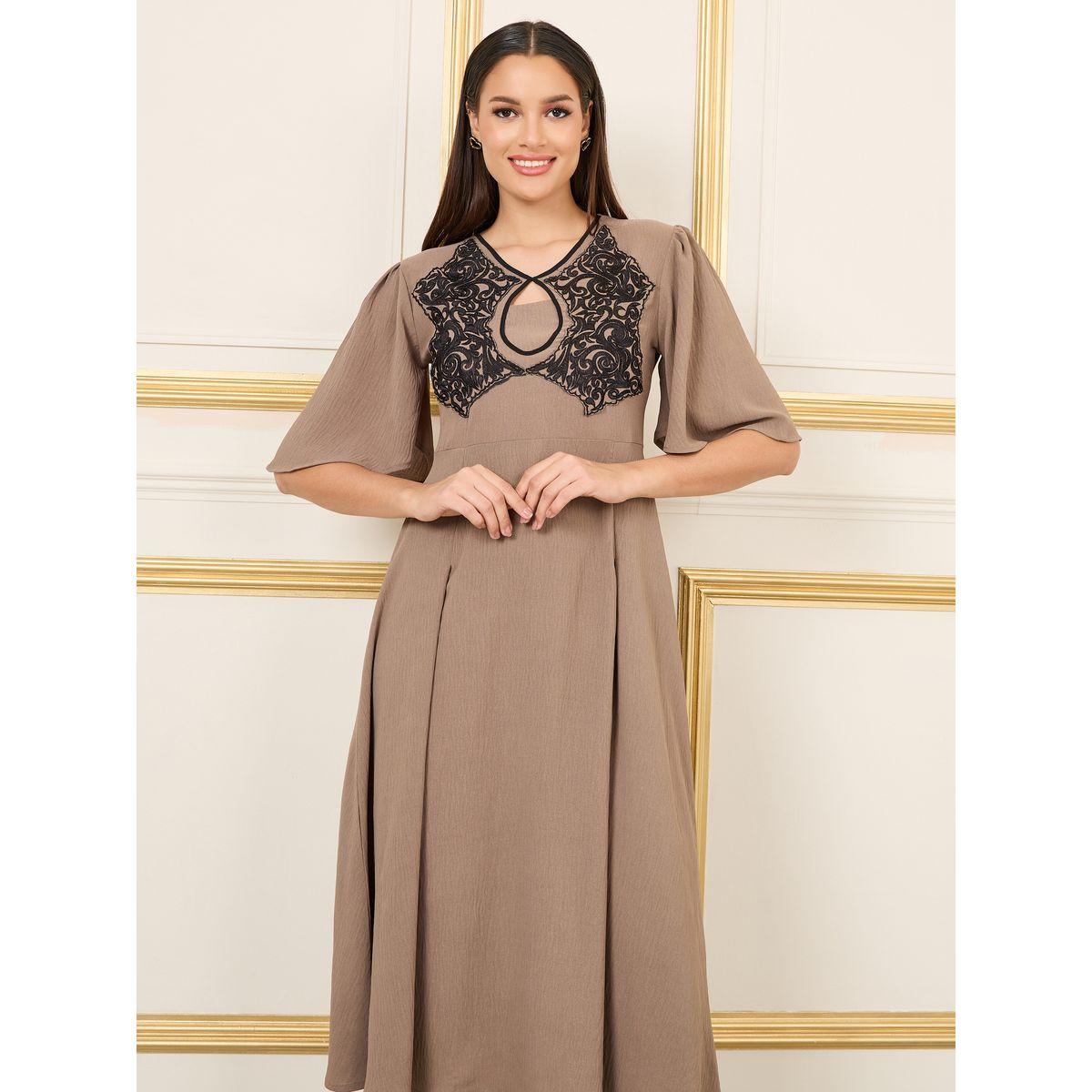 فستان ميدي بتفاصيل مُطرّزة مع ياقة بشق-women-clothing-dresses-image-2