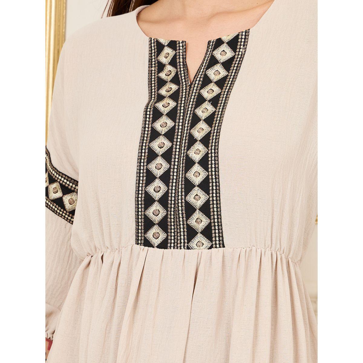 فستان طويل بكسرات وتفاصيل مُطرّزة-women-clothing-dresses-image-3