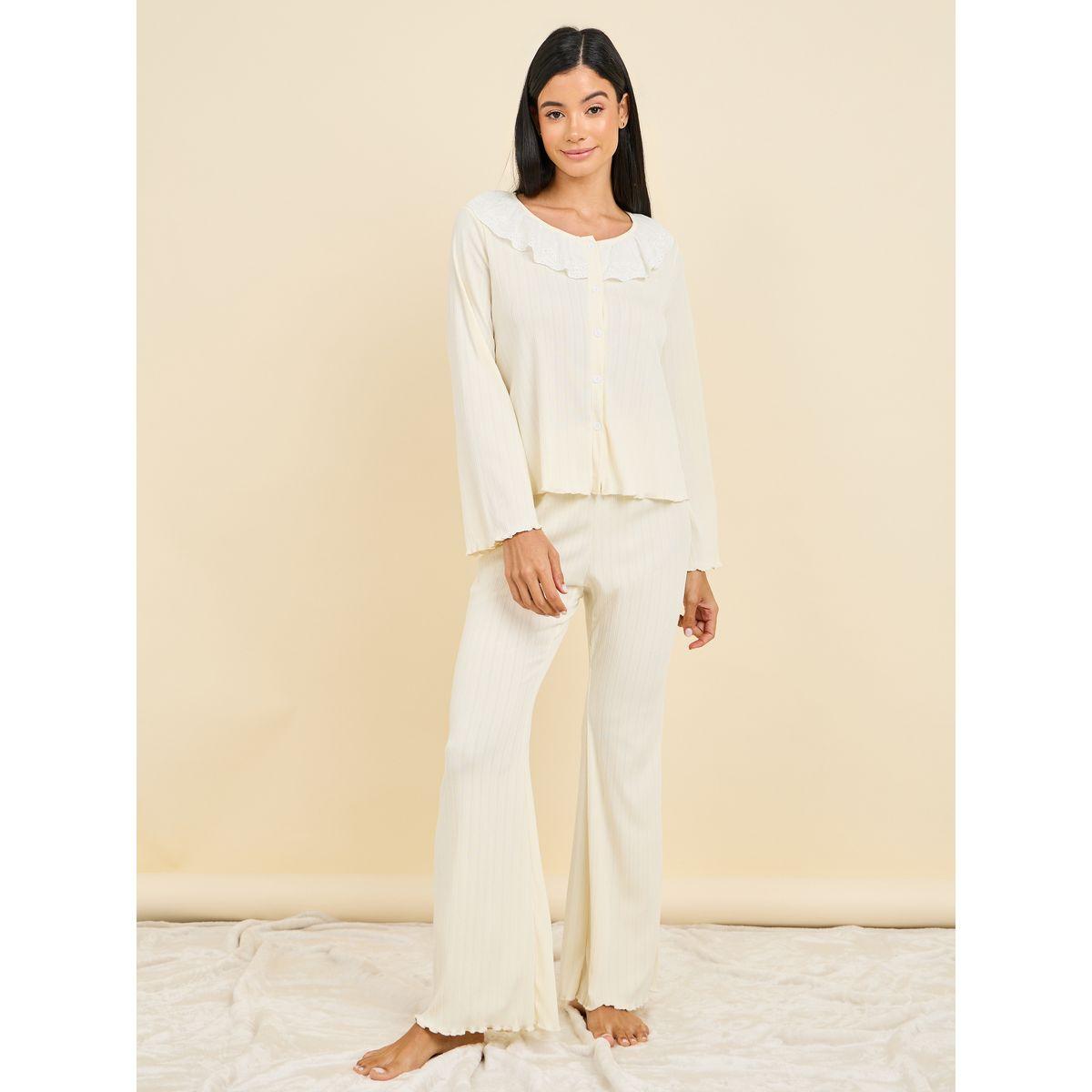 طقم من بنطال بيجاما وبلوزة مضلعة مع كشكش-women-clothing-nightwear-pyjamas-longsets-image-1