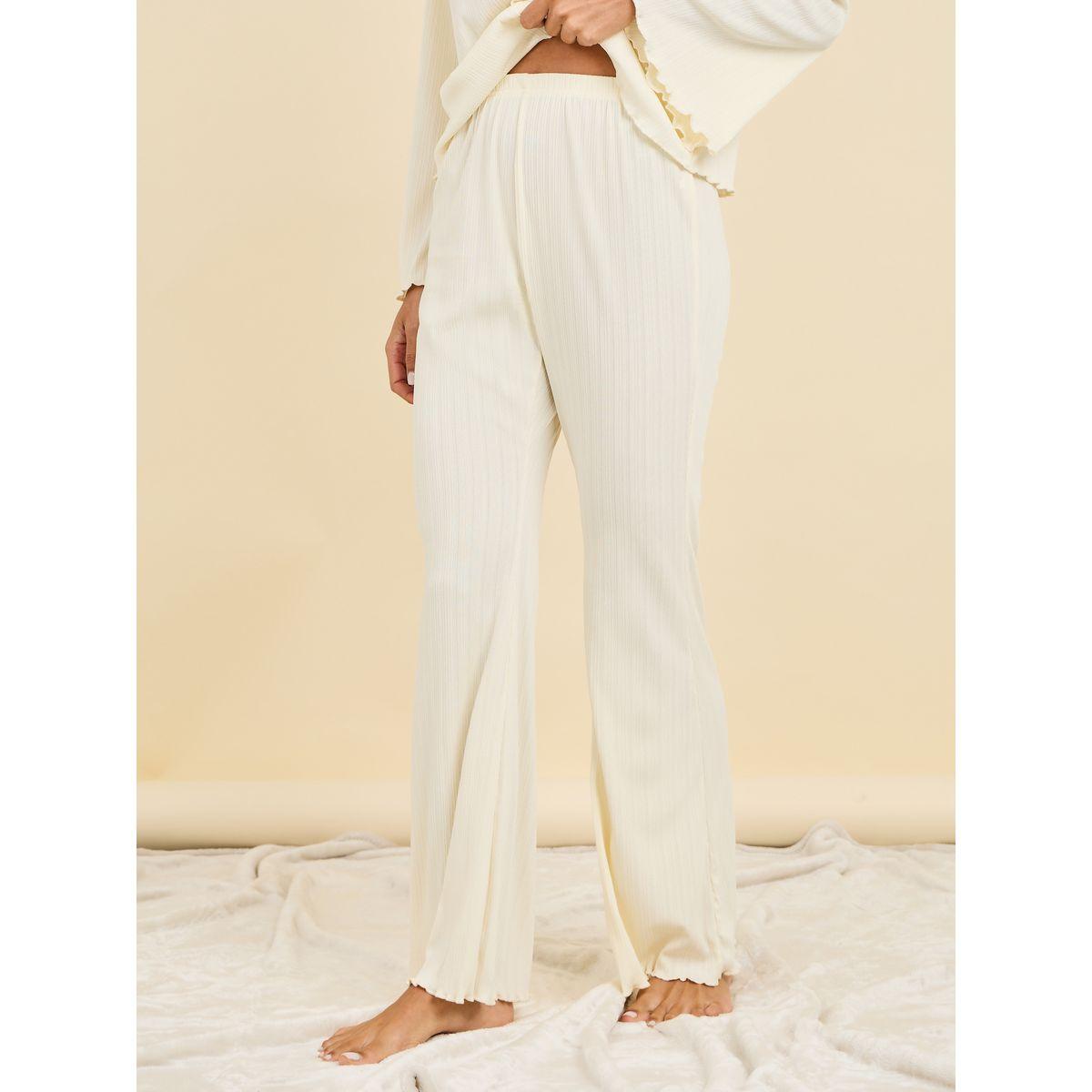 طقم من بنطال بيجاما وبلوزة مضلعة مع كشكش-women-clothing-nightwear-pyjamas-longsets-image-4