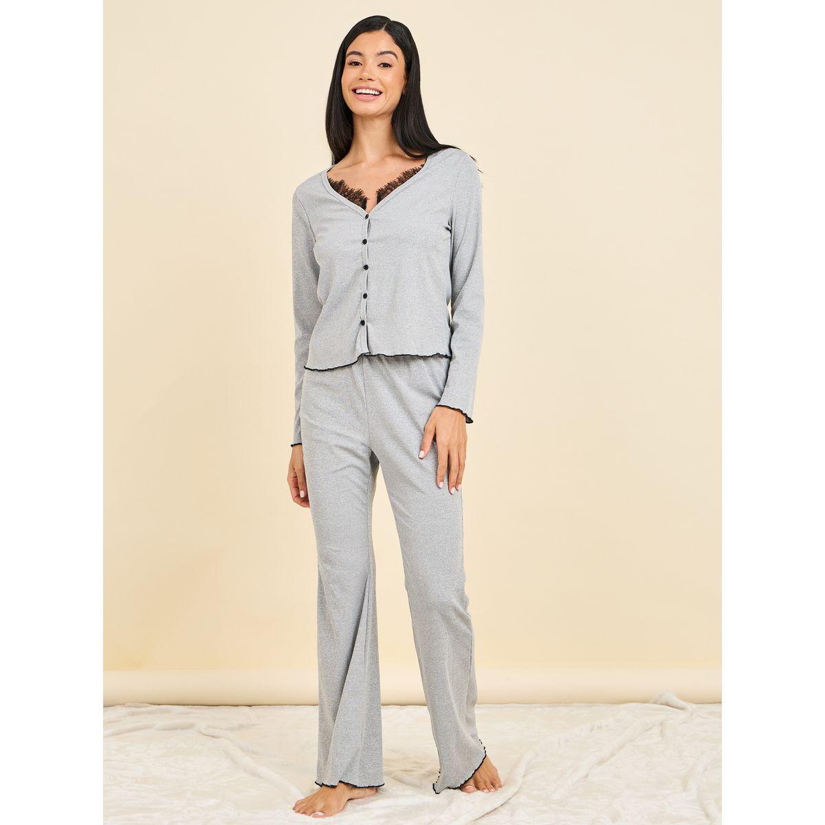 طقم من بنطال بيجاما وتيشيرت مضلع بتفاصيل دانتيل-women-clothing-nightwear-pyjamas-longsets-image-2
