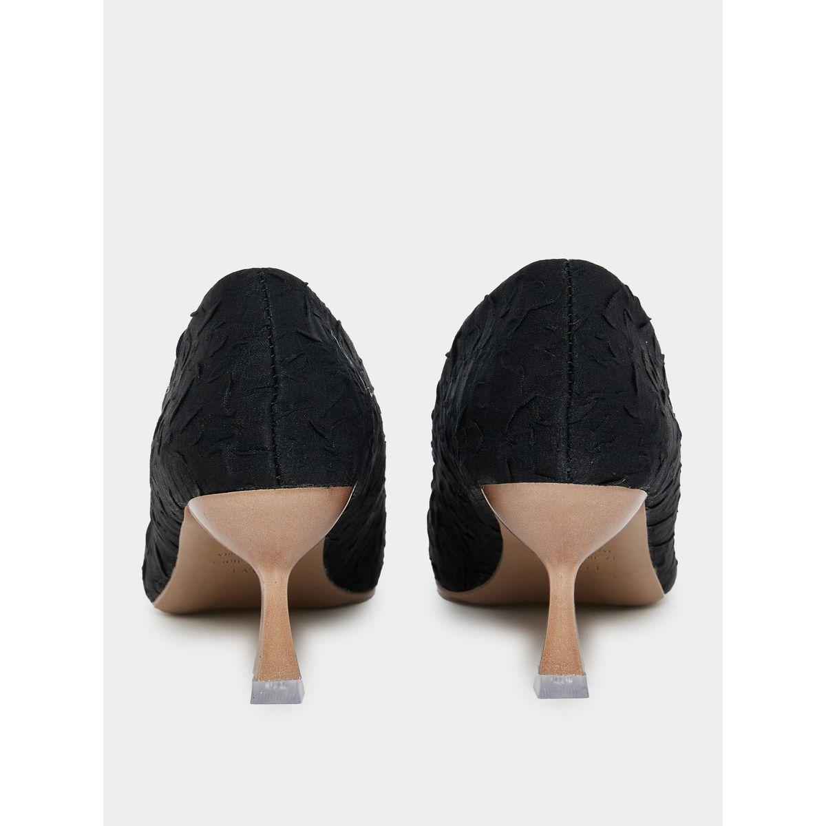 حذاء رسمي بمقدمة مدببة وحلية معدنية-women-shoes-heels-image-3