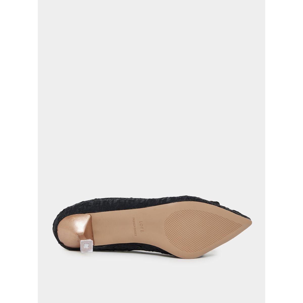 حذاء رسمي بمقدمة مدببة وحلية معدنية-women-shoes-heels-image-5