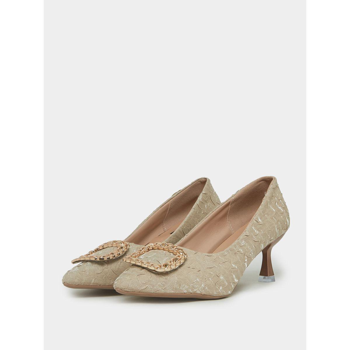 حذاء رسمي بمقدمة مدببة وحلية معدنية-women-shoes-heels-image-2