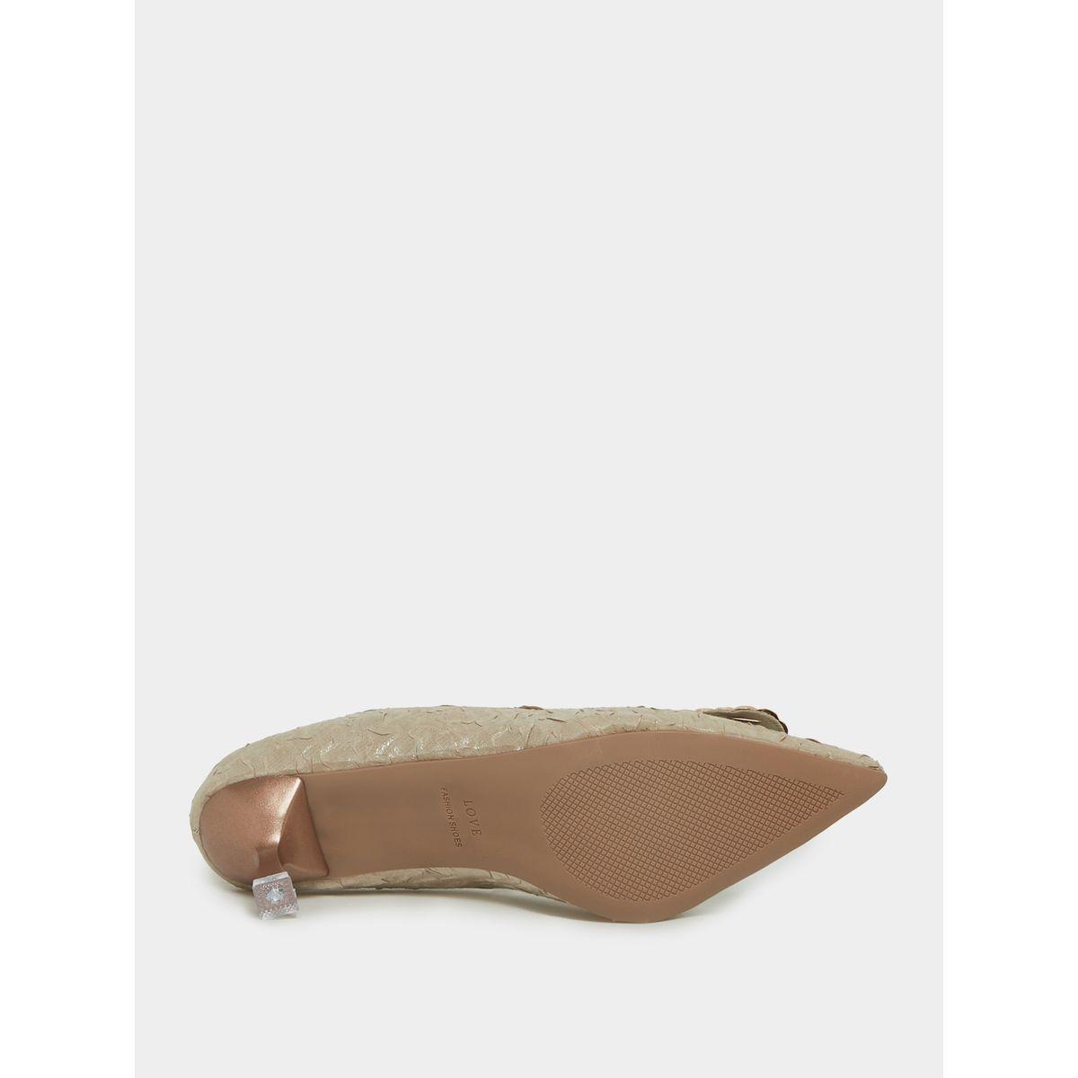 حذاء رسمي بمقدمة مدببة وحلية معدنية-women-shoes-heels-image-6