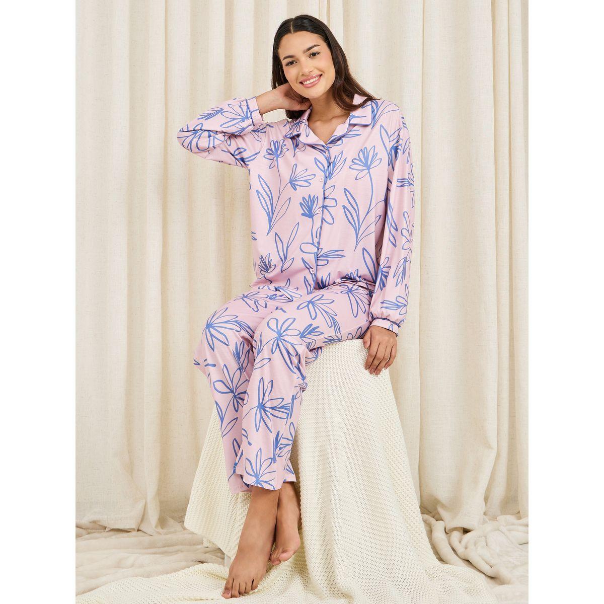 طقم من بنطال بيجاما مع بلوزة بتفاصيل محزوزة-women-clothing-nightwear-pyjamas-longsets-image-1