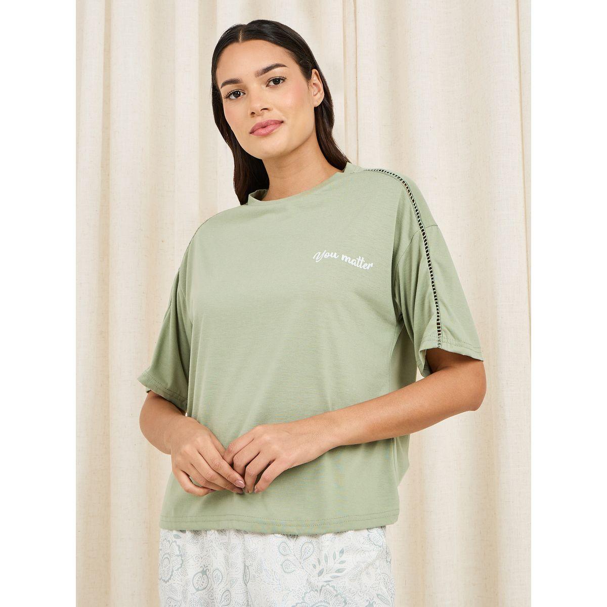 Styli Unwind Lace Ladder Insert Slogan Print Drop Shoulder T-Shirt and Floral Print Pyjama Set-women-clothing-nightwear-pyjamas-longsets-image-3