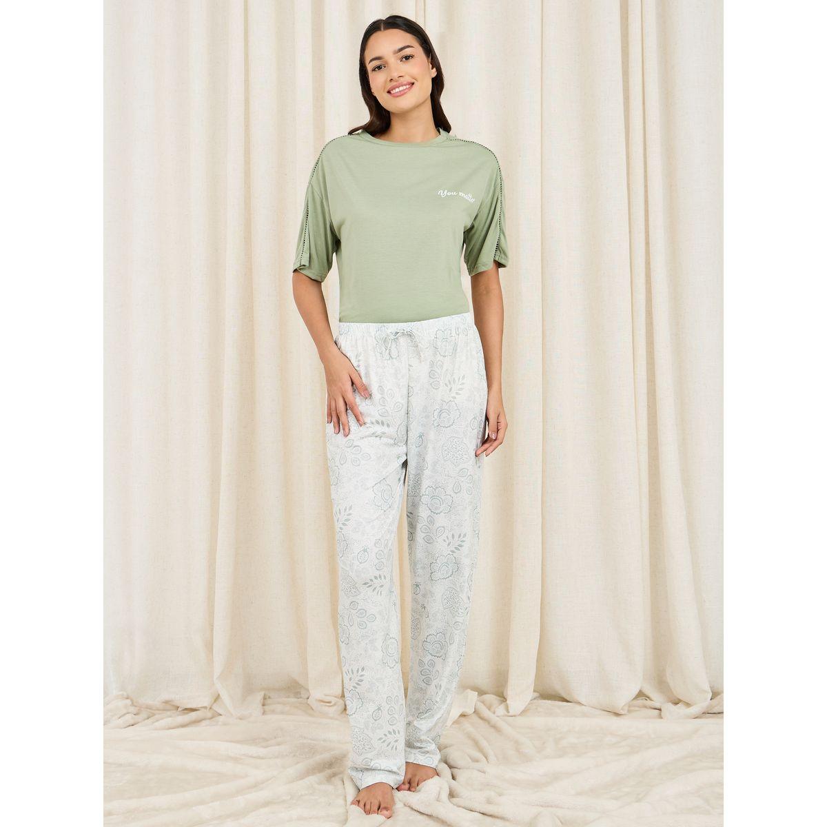طقم من بنطال بيجاما مع تيشيرت بتفاصيل دانتيل-women-clothing-nightwear-pyjamas-longsets-image-5