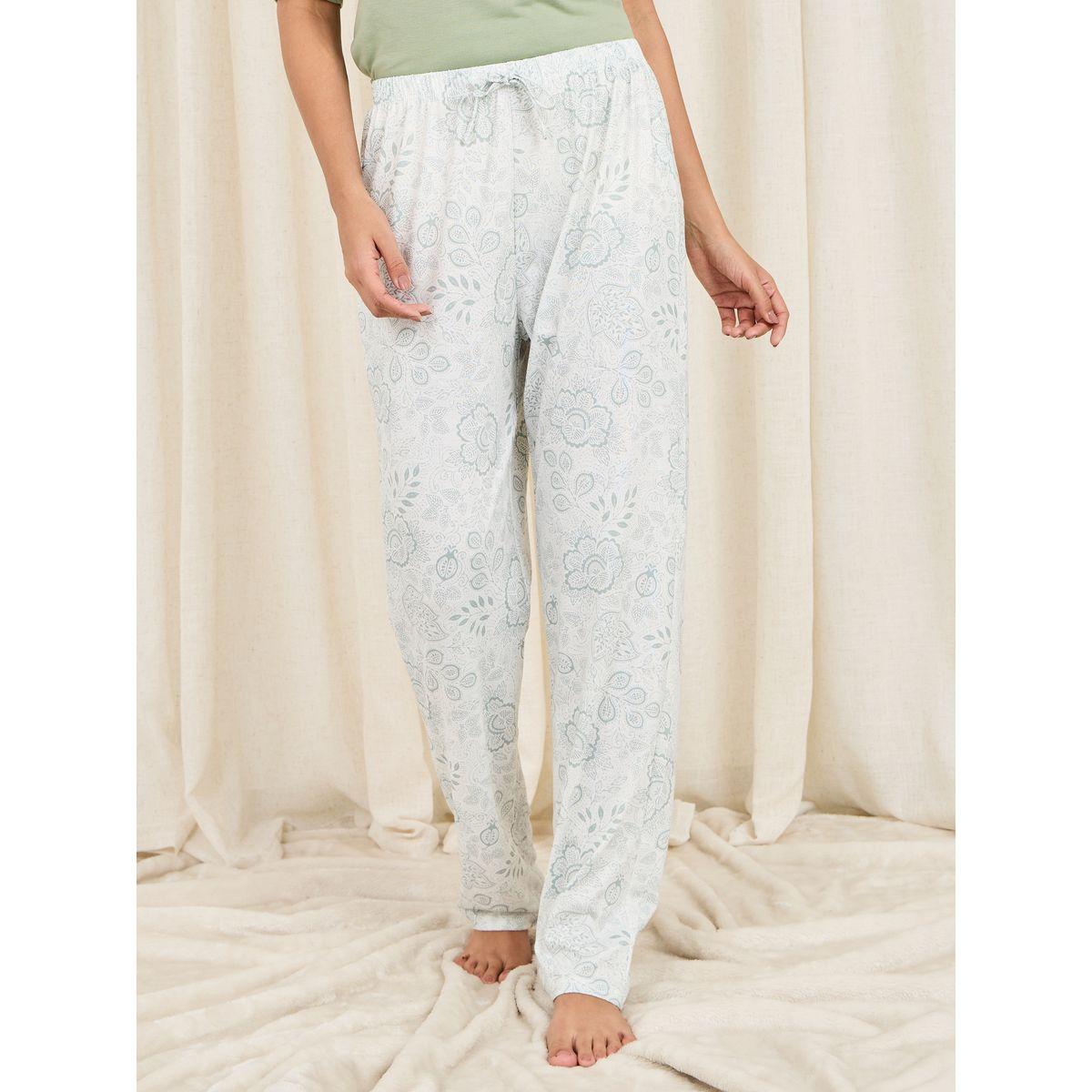 طقم من بنطال بيجاما مع تيشيرت بتفاصيل دانتيل-women-clothing-nightwear-pyjamas-longsets-image-6
