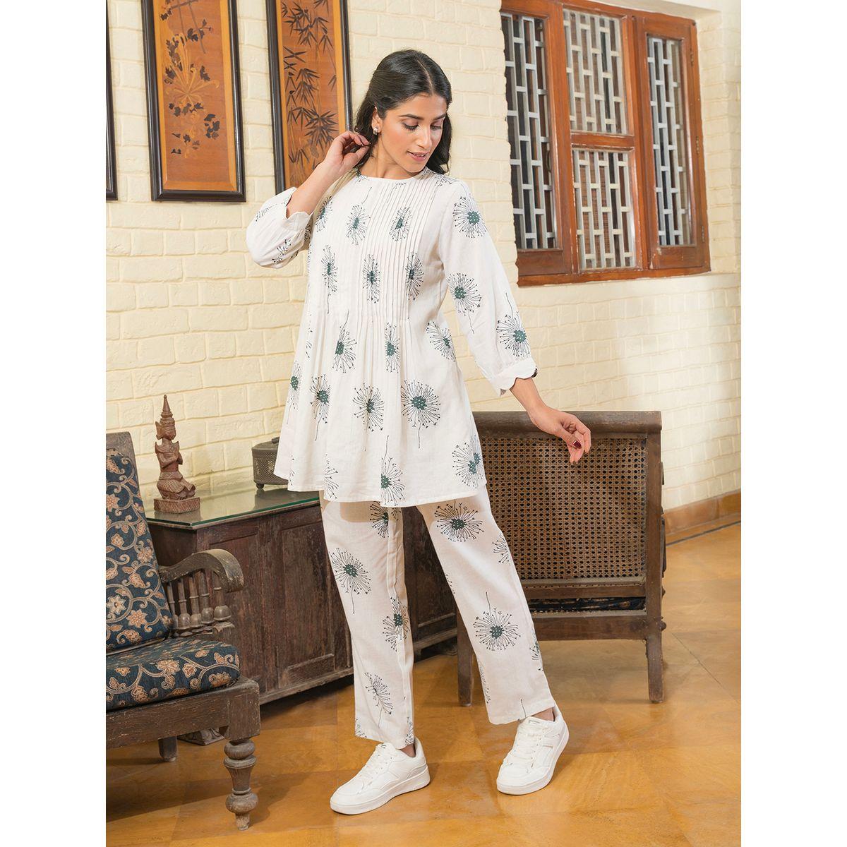 طقم منسق من بنطال وبلوزة مطبعة بالكامل سانسكريتي هومز × ستايلي-women-clothing-coordsets-image-2