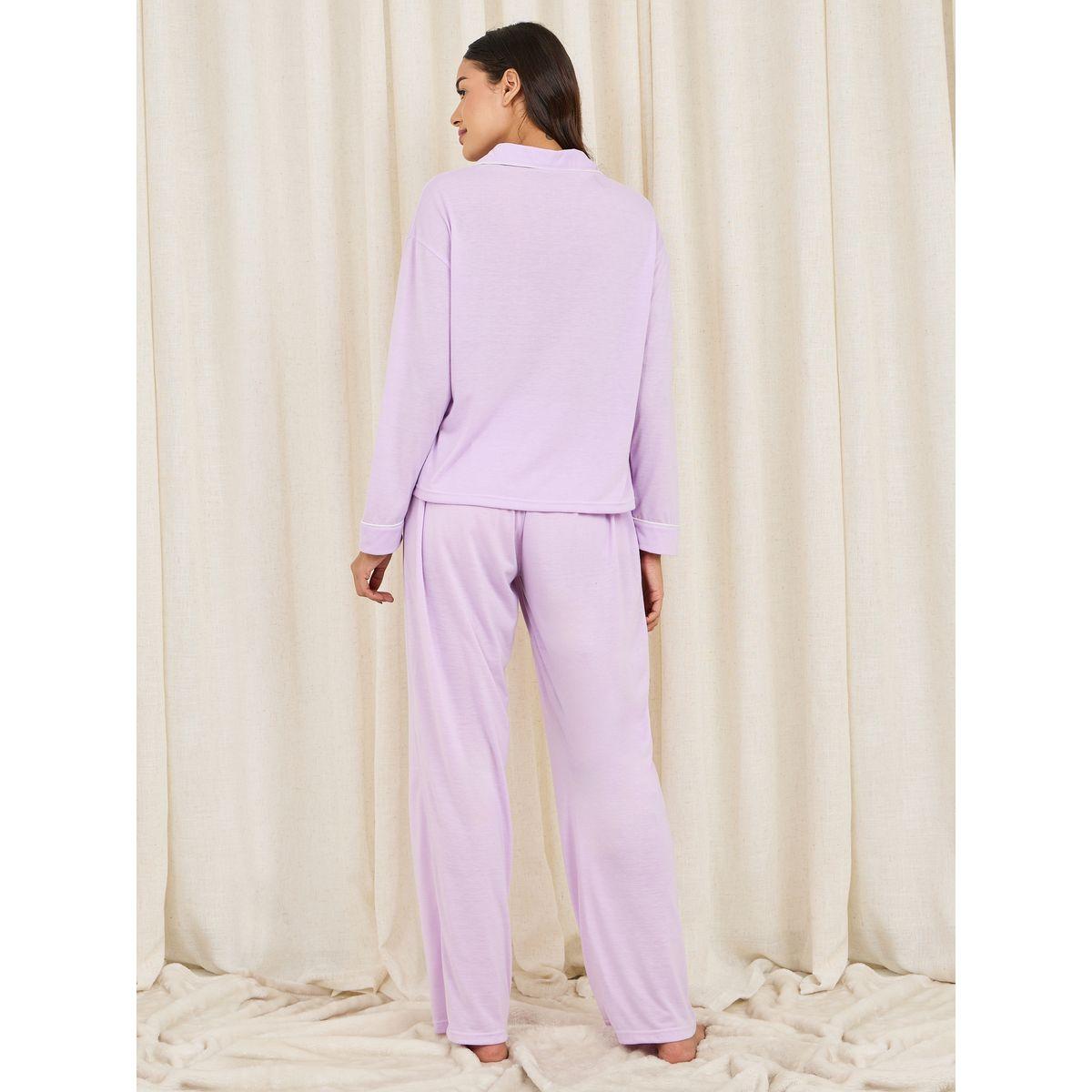 طقم من بنطال بيجاما مع بلوزة بتفاصيل محزوزة-women-clothing-nightwear-pyjamas-longsets-image-7
