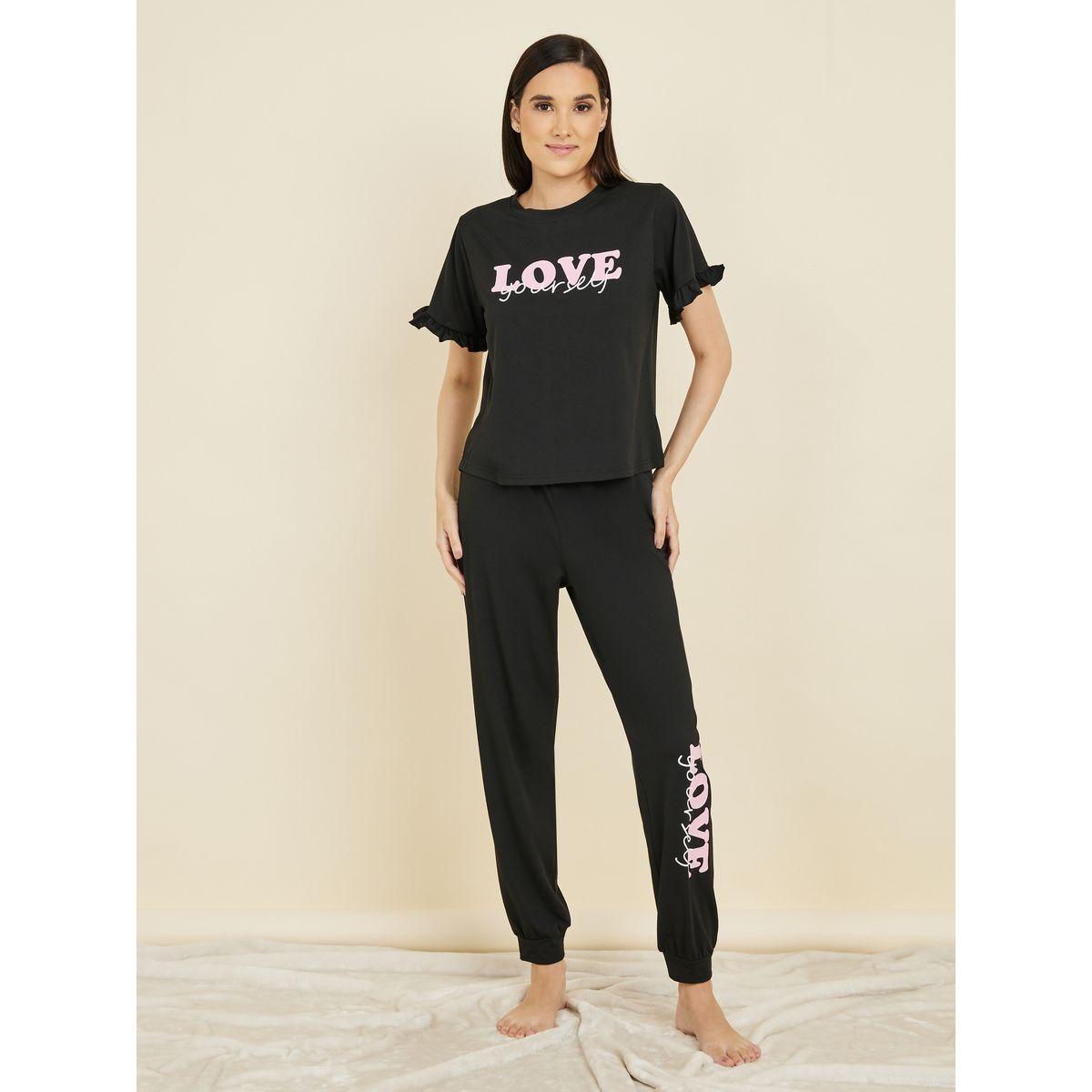طقم من بنطال بيجاما مع تيشيرت بطبعة كتابة-women-clothing-nightwear-pyjamas-longsets-image-2