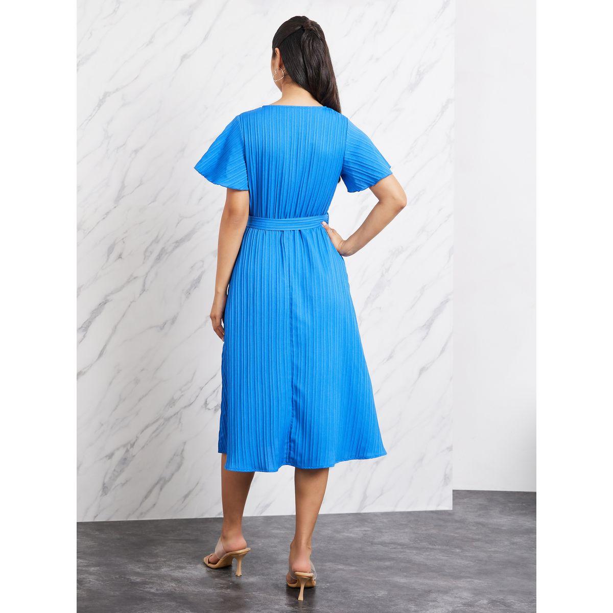 Styli Textured V Neck A-Line Midi Dress with Self Tie Up-women-clothing-dresses-image-4