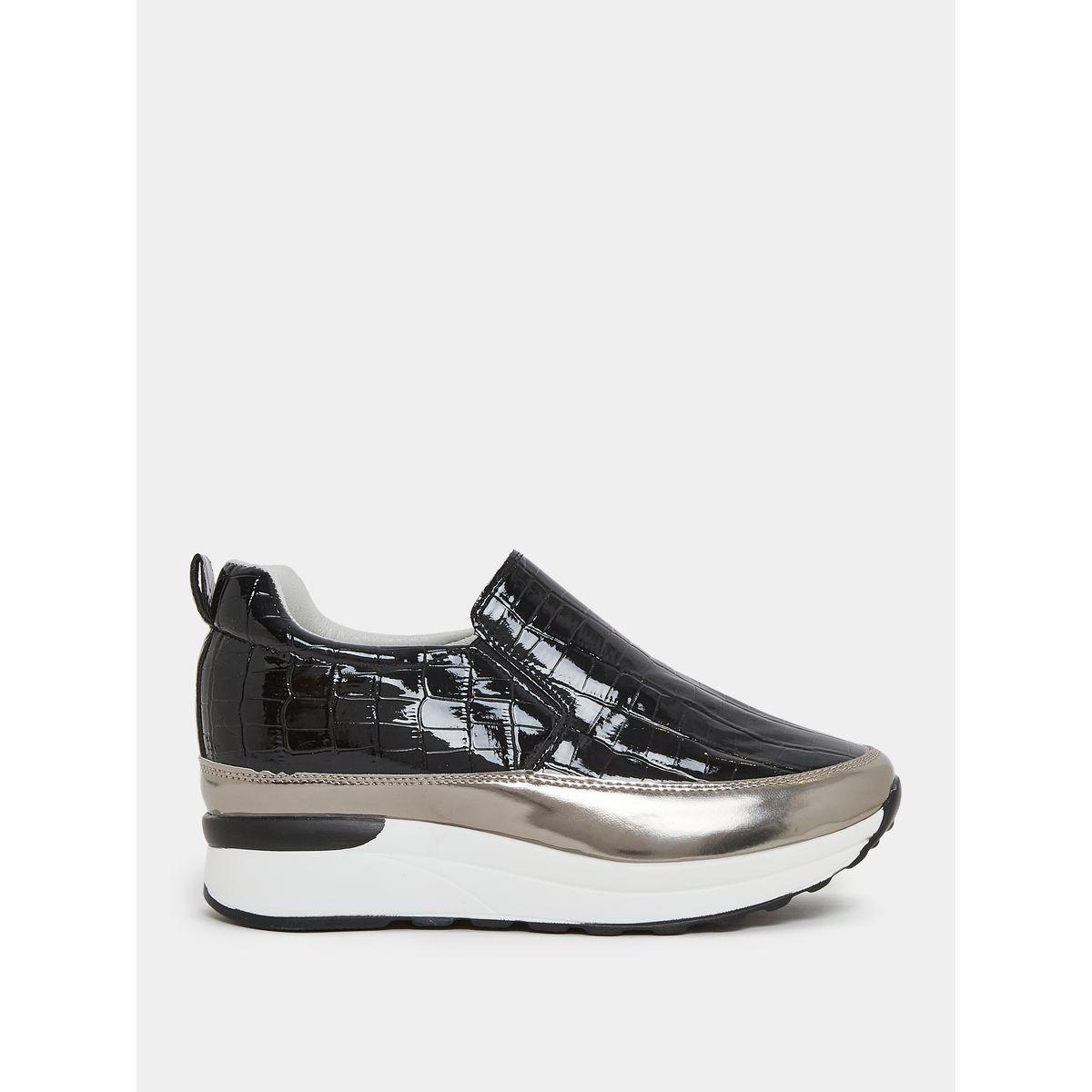 حذاء سهل الارتداء وتفاصيل بارزة الملمس-women-shoes-sneakers-image-3