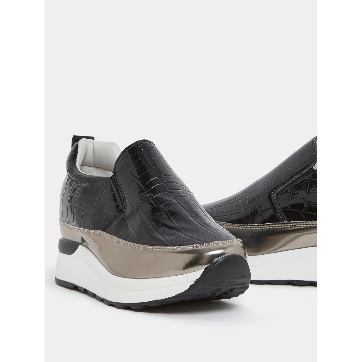 حذاء سهل الارتداء وتفاصيل بارزة الملمس-women-shoes-sneakers-image-4