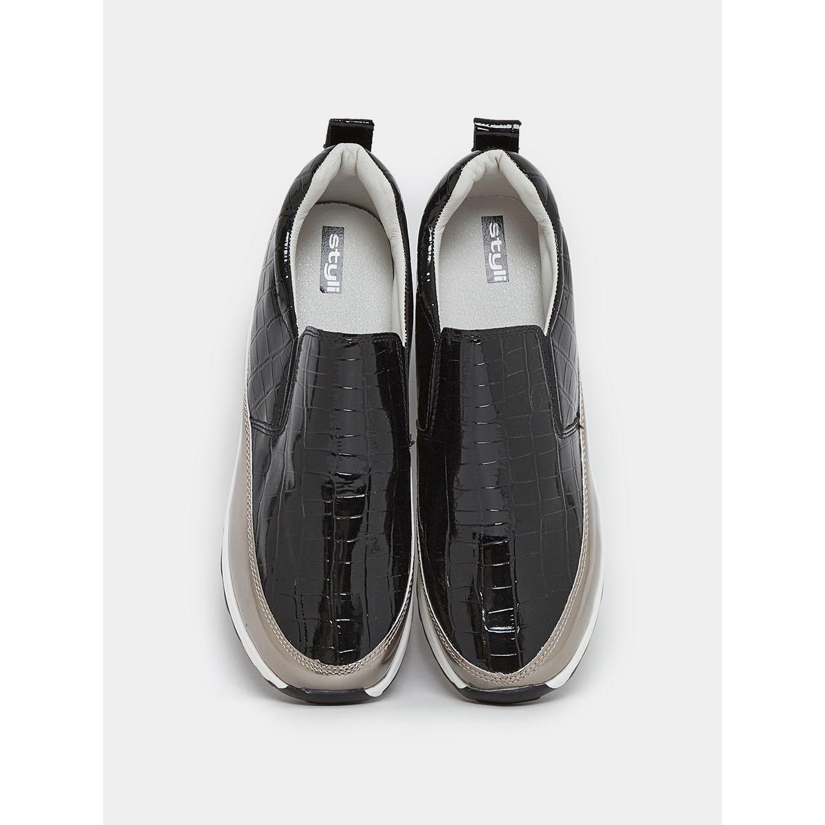 حذاء سهل الارتداء وتفاصيل بارزة الملمس-women-shoes-sneakers-image-6