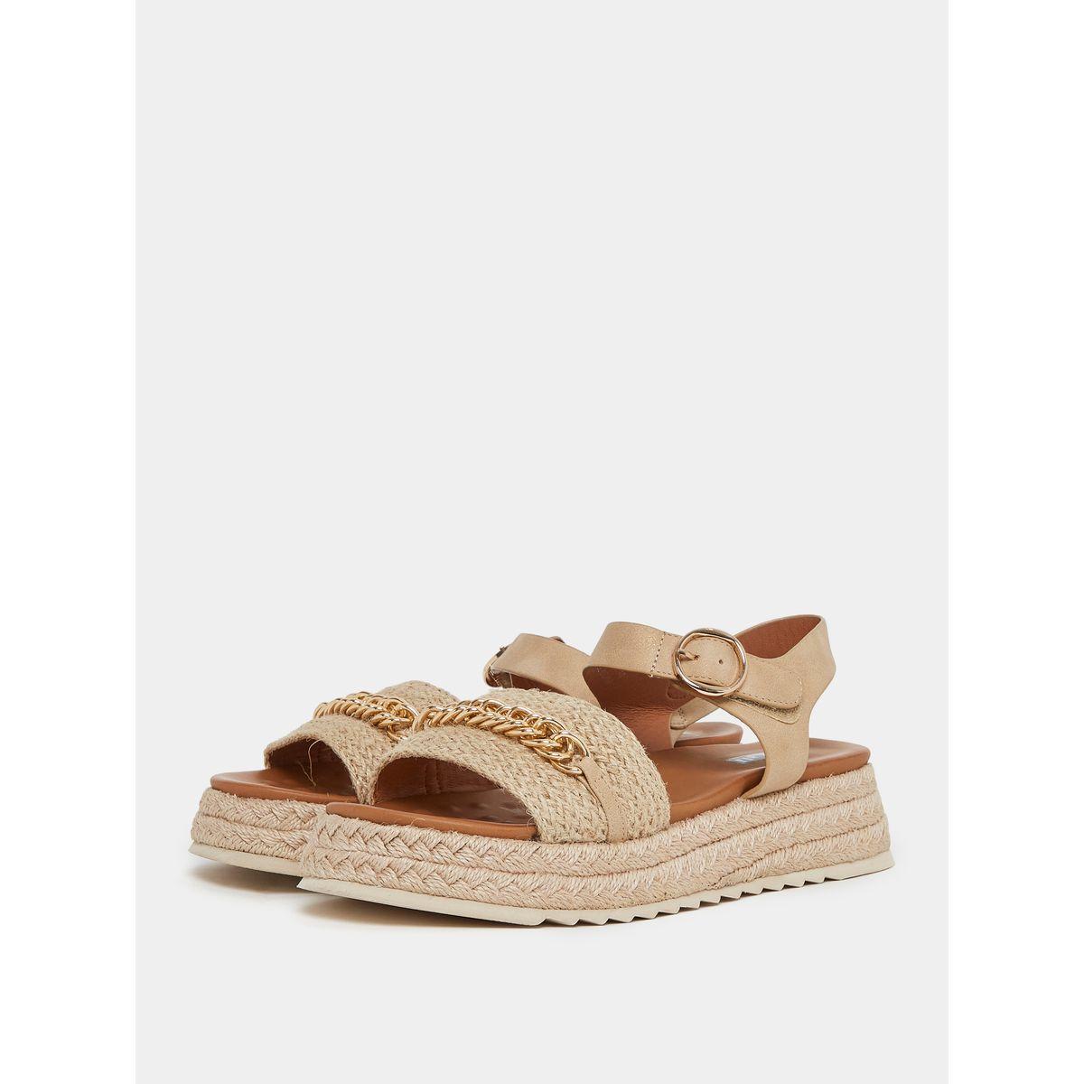 صندل فلات مزين بحلية معدنية وإبزيم غلق-women-shoes-sandals-flats-image-3