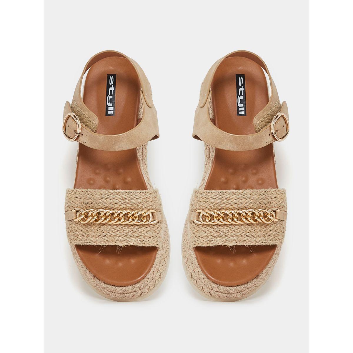 صندل فلات مزين بحلية معدنية وإبزيم غلق-women-shoes-sandals-flats-image-6