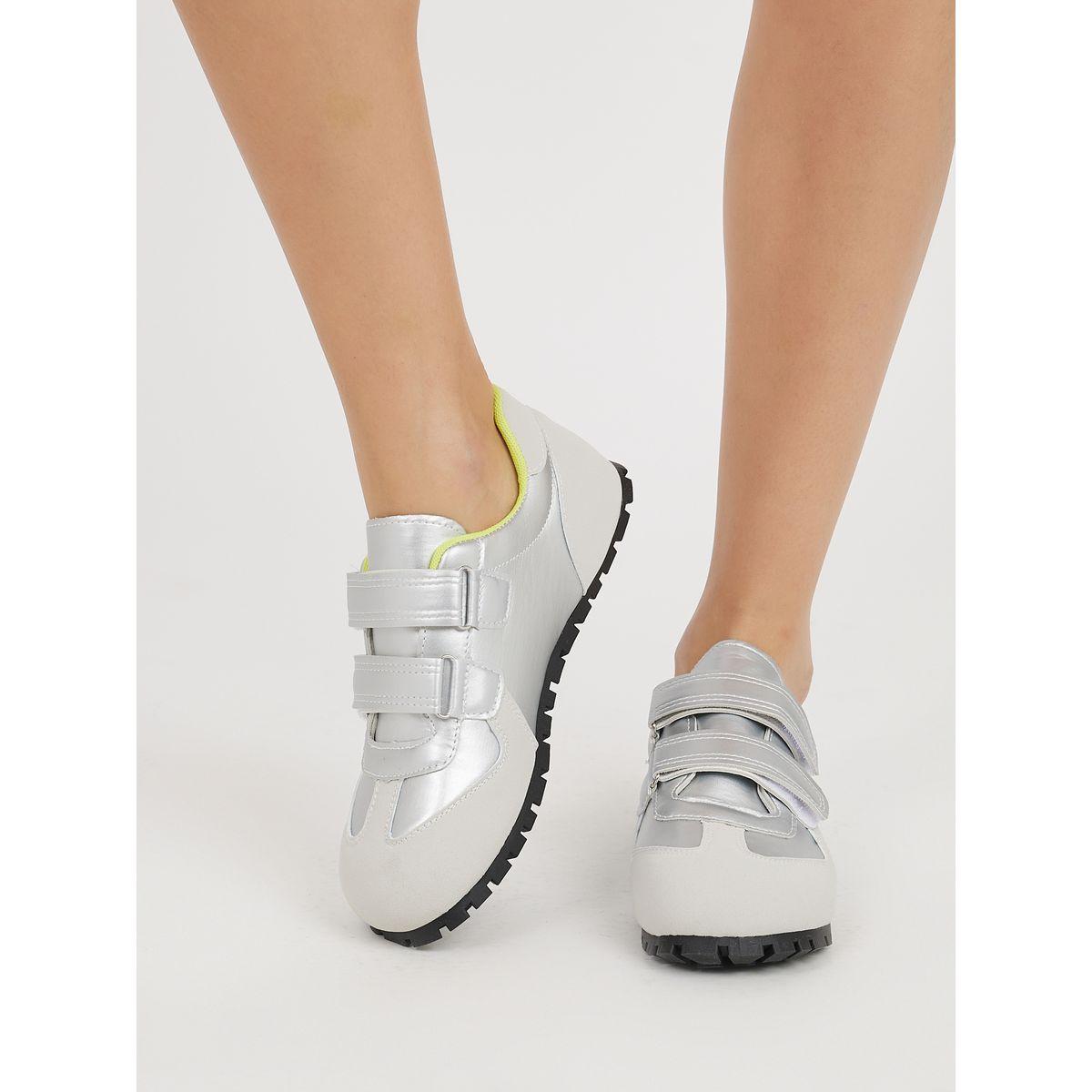 حذاء سنيكرز بحلقة وشريط إغلاق-women-shoes-sneakers-image-7