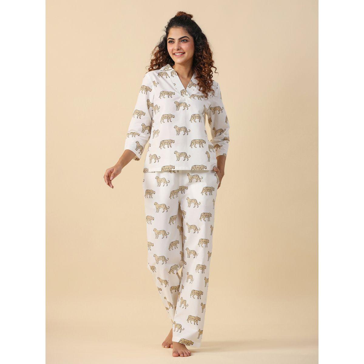 طقم من بنطال بيجاما مع بلوزة بطبعة فهد سانسكريتي هومز × ستايلي-women-clothing-nightwear-pyjamas-longsets-image-1
