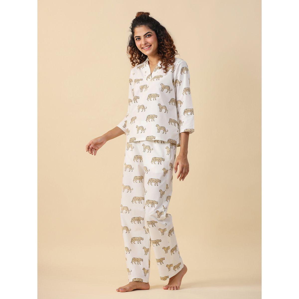 طقم من بنطال بيجاما مع بلوزة بطبعة فهد سانسكريتي هومز × ستايلي-women-clothing-nightwear-pyjamas-longsets-image-2