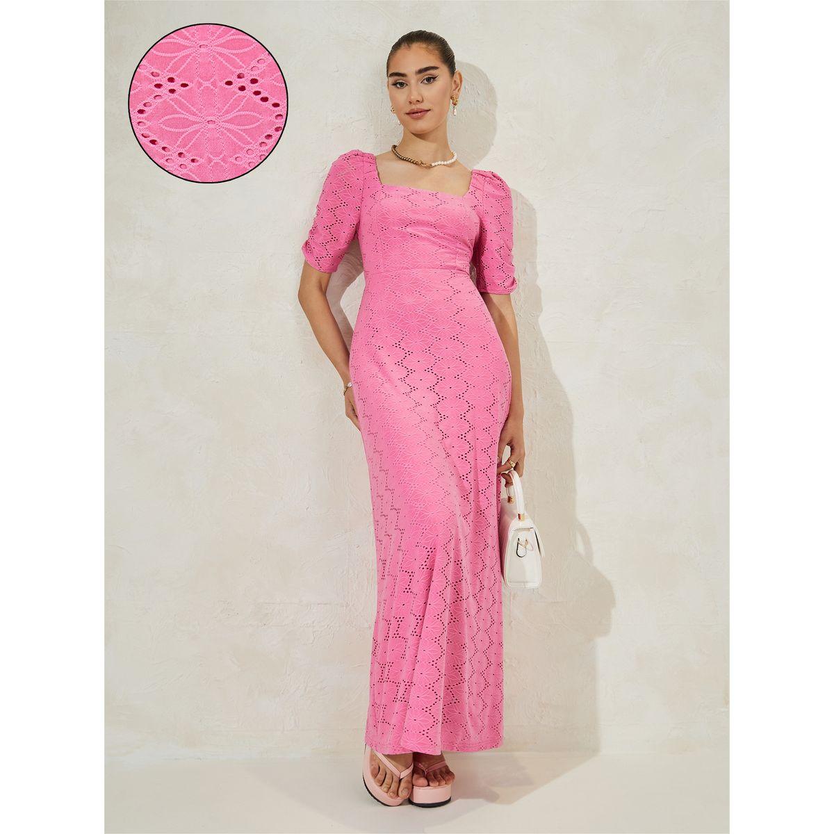 فستان طويل بتفاصيل مُطرّزة وياقة واسعة-women-clothing-dresses-image-1