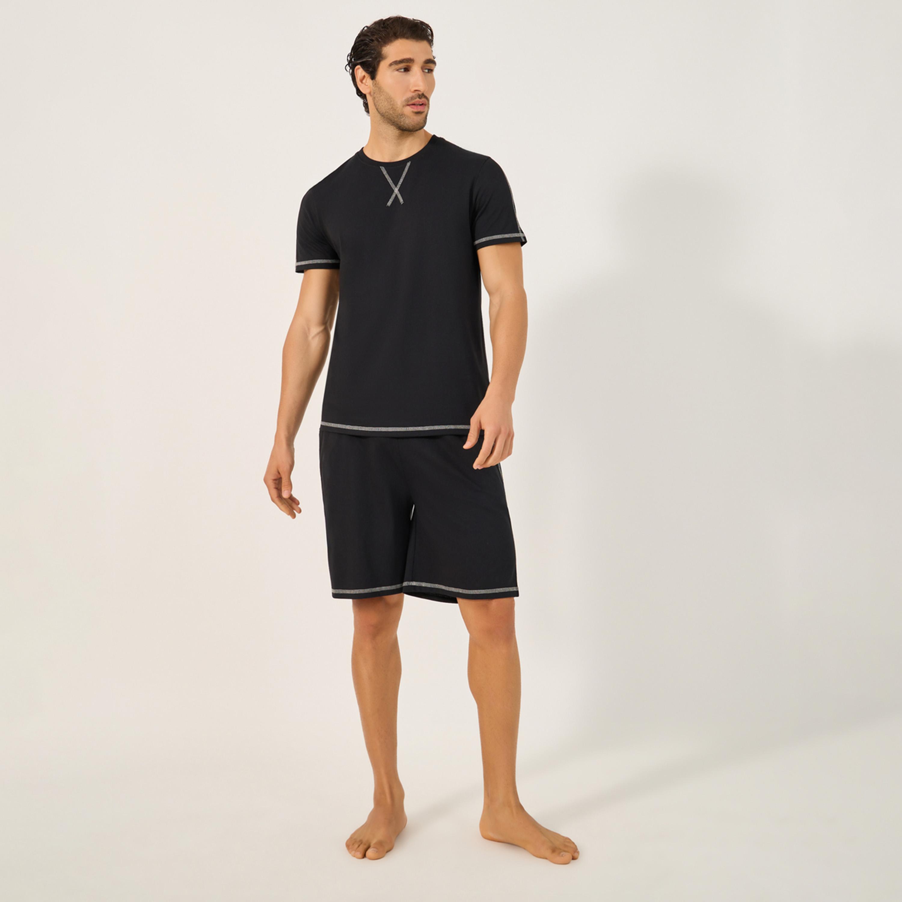 ستايلي - أنوايند طقم بيجامة من تي شيرت بياقة دائرية وخياطة متباينة مع شورت-men-clothing-nightwear-sets-image-1