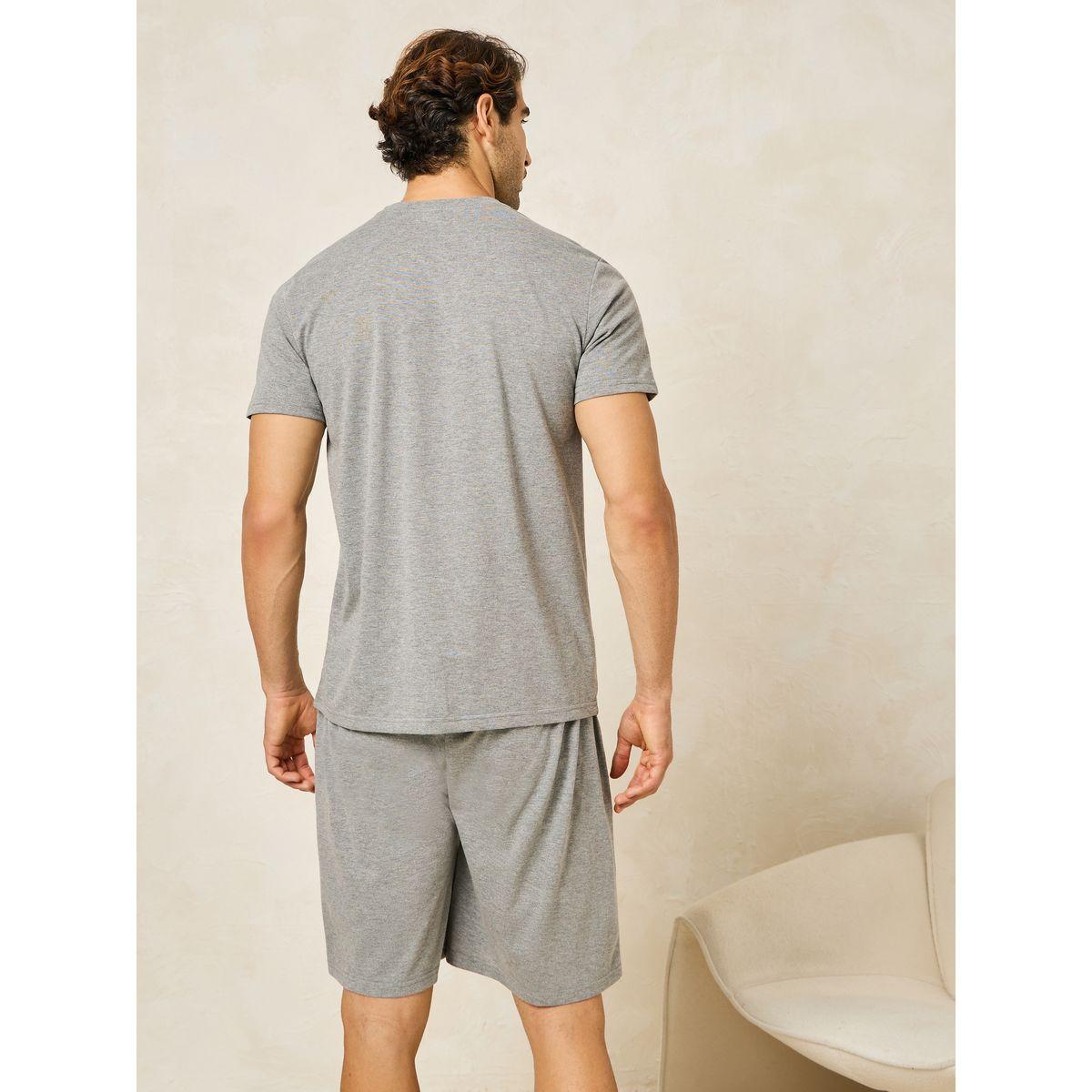 مجموعة من شورت وتيشيرت بطبعة جرافيك-men-clothing-nightwear-sets-image-5