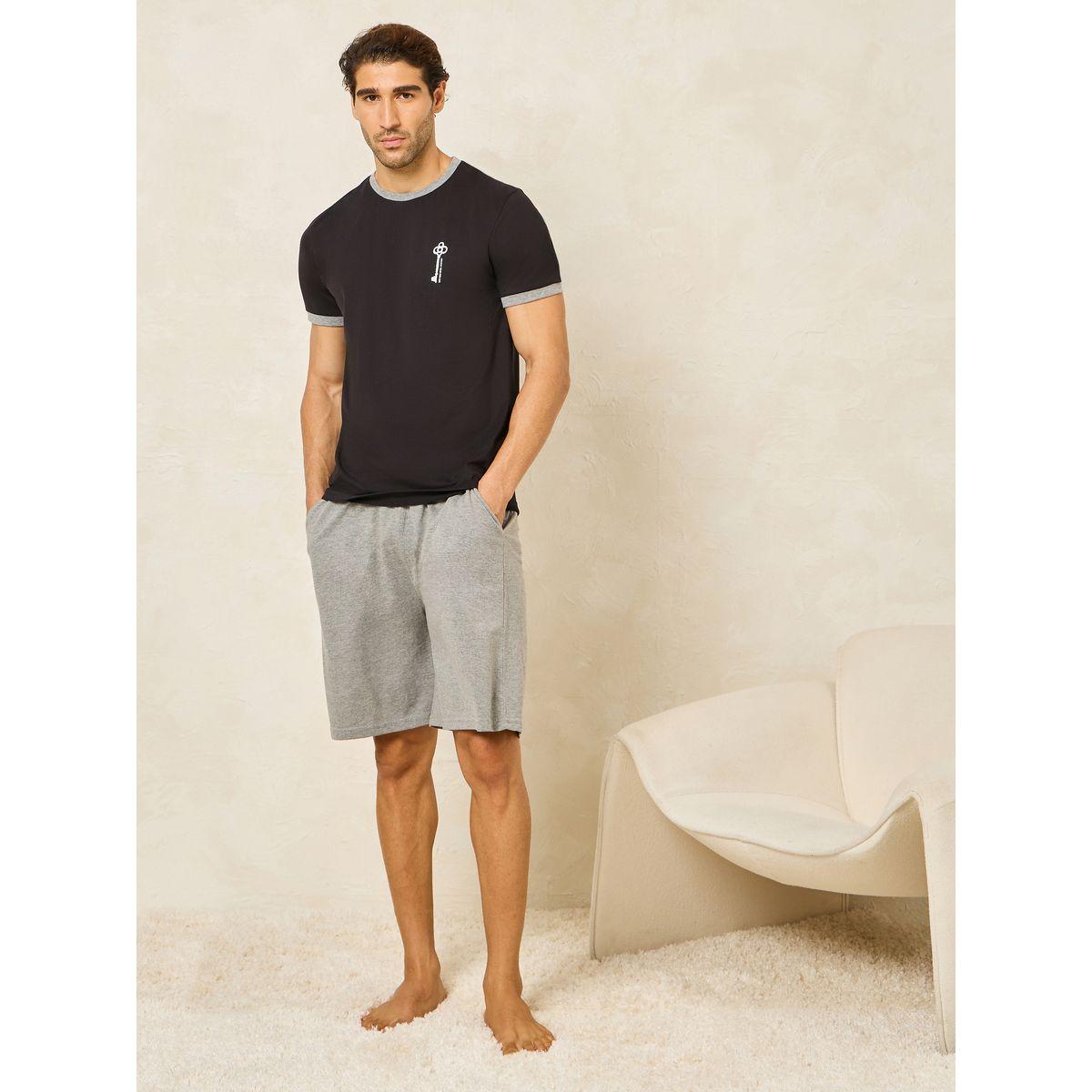مجموعة من شورت وتيشيرت بياقة دائرية-men-clothing-nightwear-sets-image-1