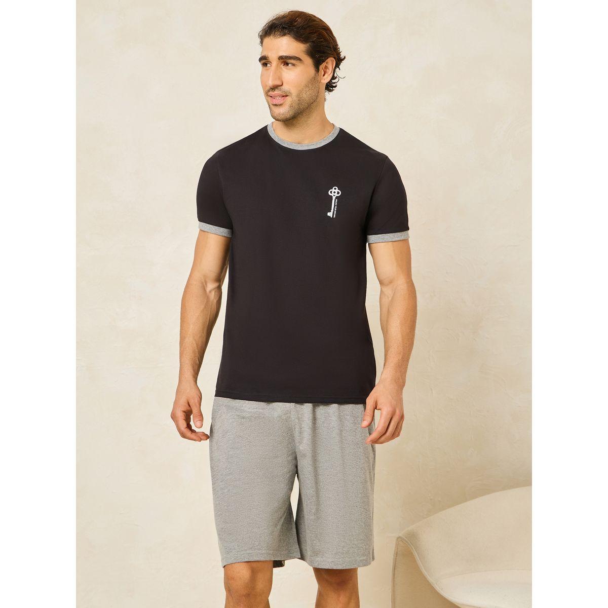 مجموعة من شورت وتيشيرت بياقة دائرية-men-clothing-nightwear-sets-image-2