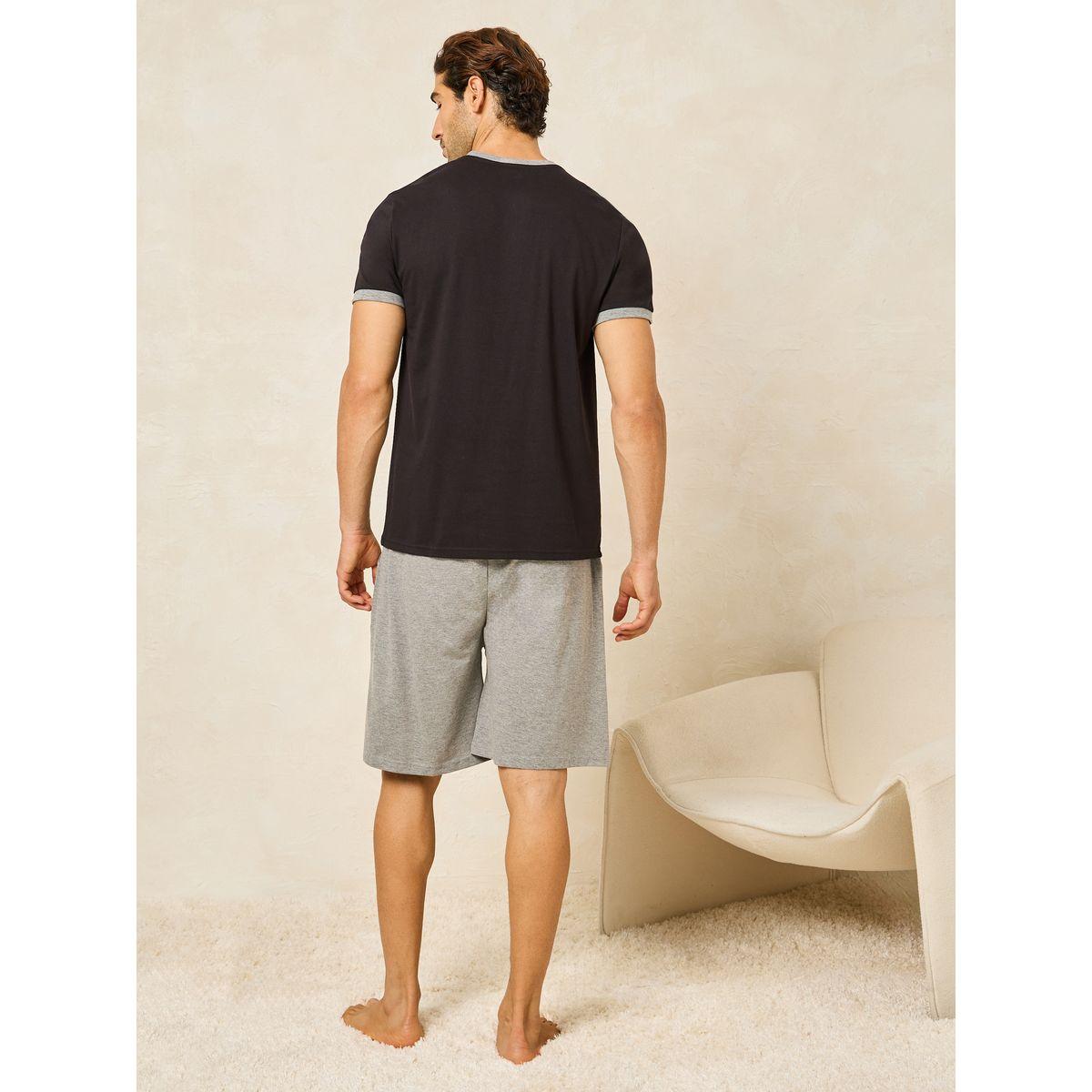 مجموعة من شورت وتيشيرت بياقة دائرية-men-clothing-nightwear-sets-image-5