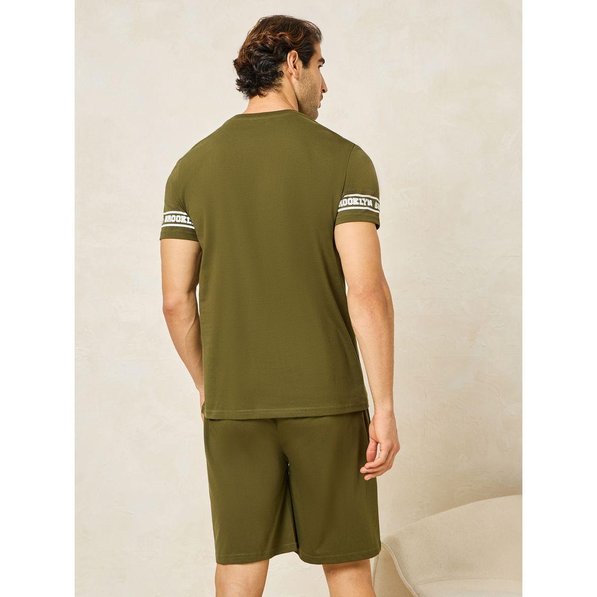مجموعة من شورت وتيشيرت باكمام قصيرة-men-clothing-nightwear-sets-image-5