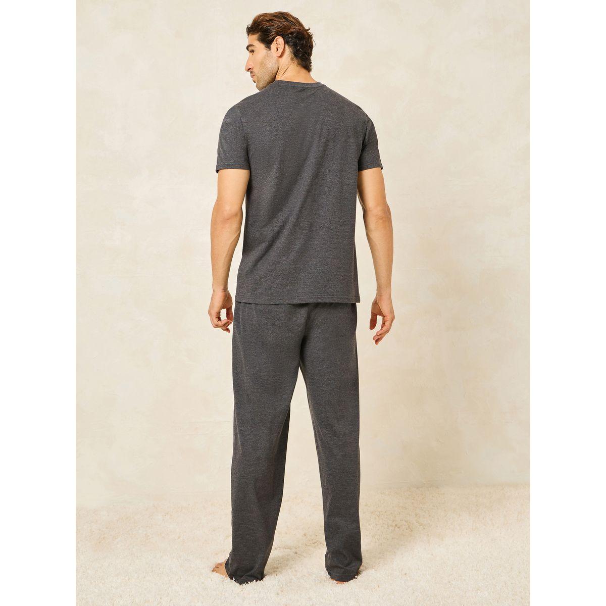 مجموعة من بنطال بيجاما مع تيشيرت مطبع بكتابة-men-clothing-nightwear-sets-image-5